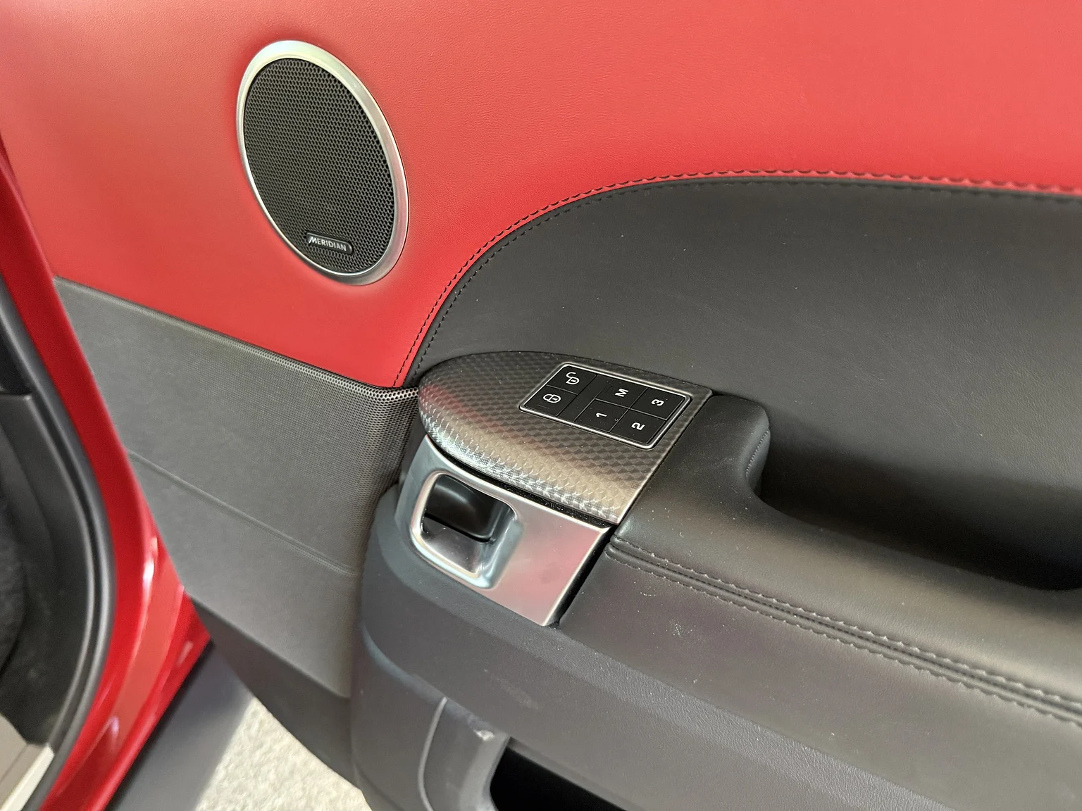 Interiörbild 2017 Range Rover Sport SVR (72)