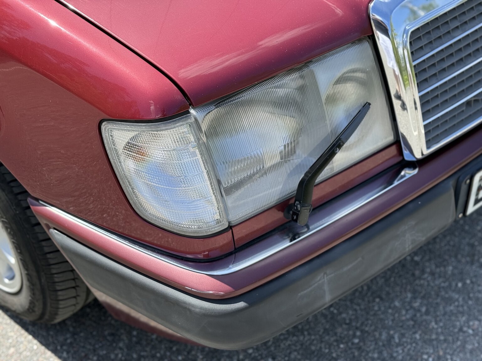 Aussenfoto 1991 Mercedes-Benz 300 E-24