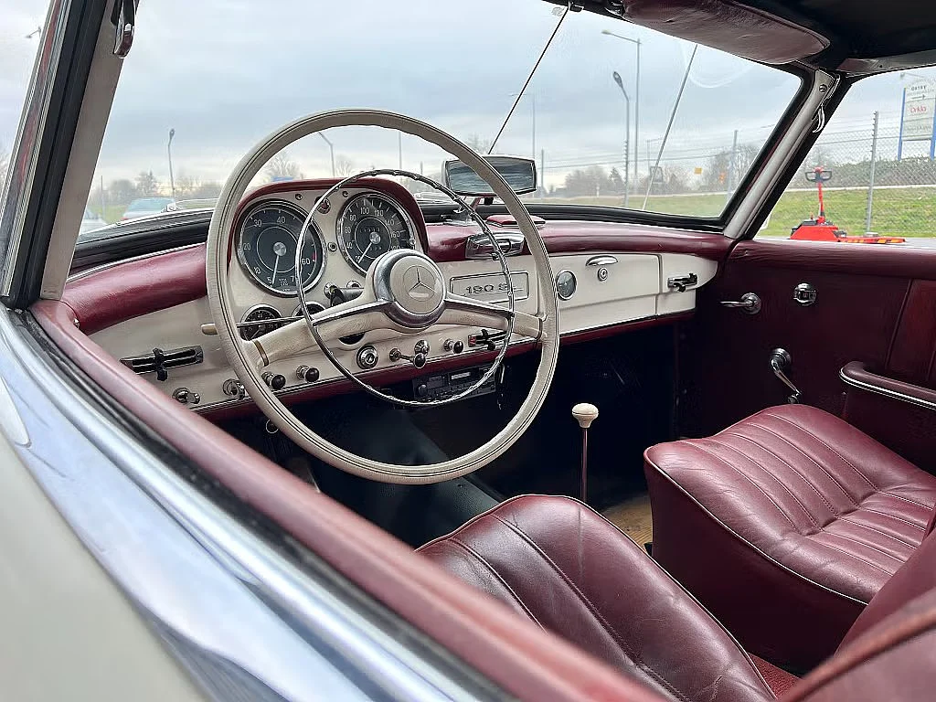 Innenraumfoto von 1961 Mercedes 190 SL (1)
