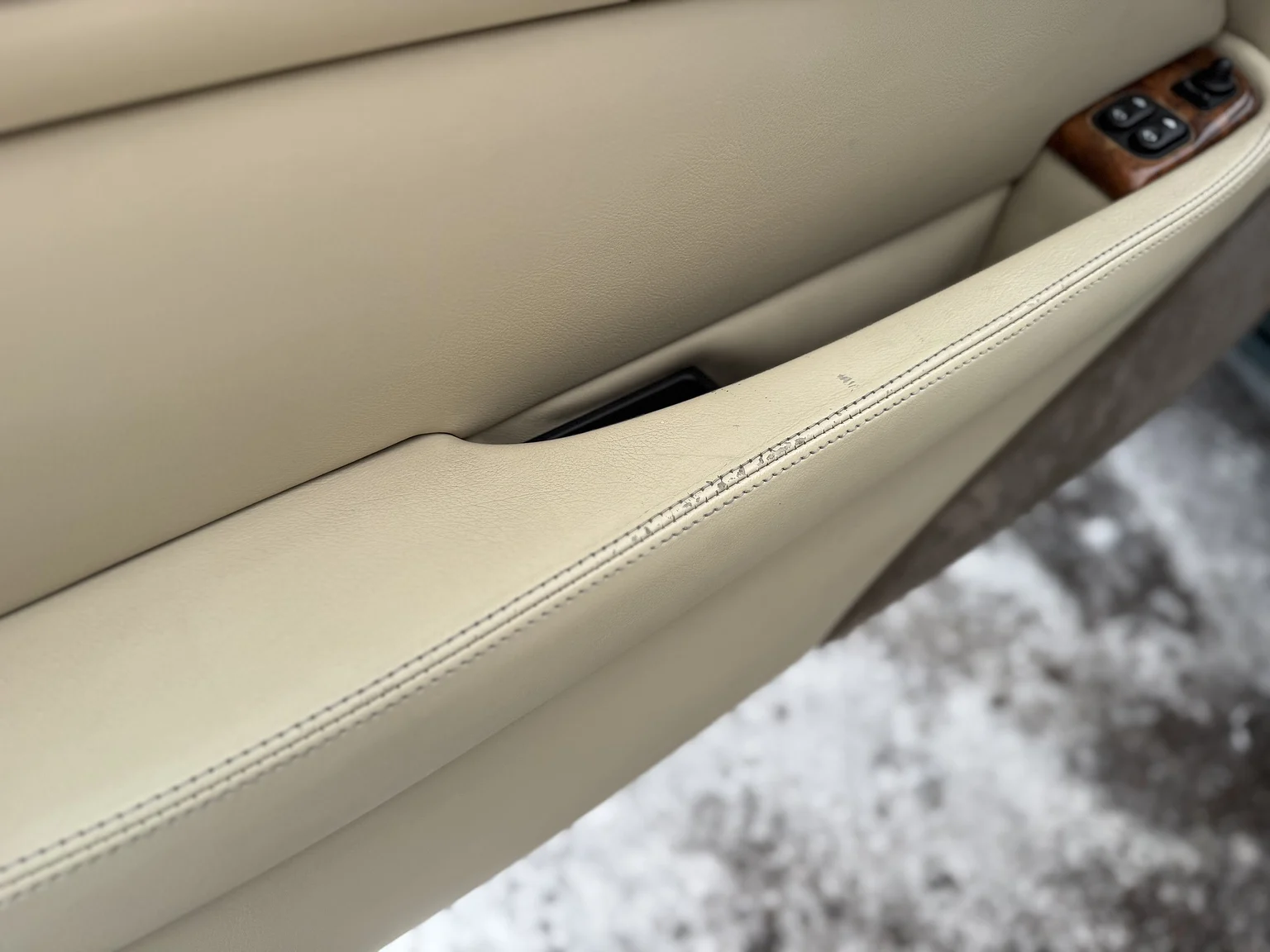 Interior image of 1997 Jaguar XK8 (6)