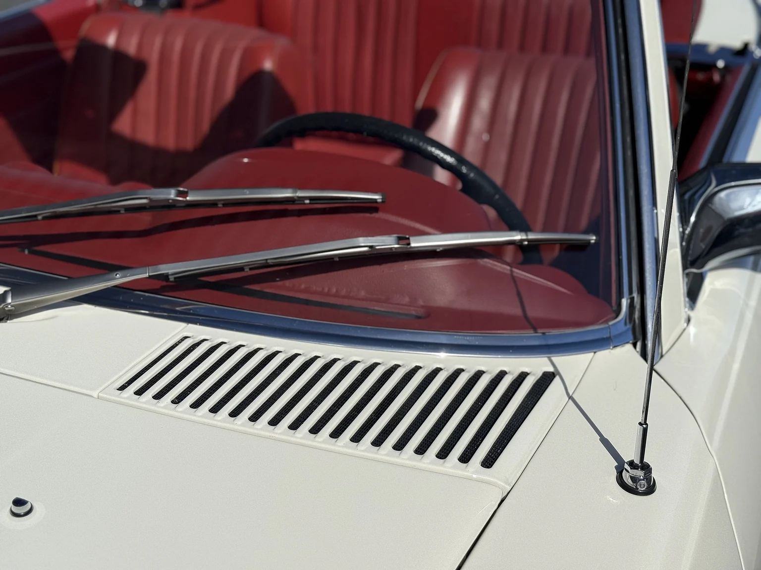 Exterior image of 1973 Mercedes Benz 350 SL  (35)