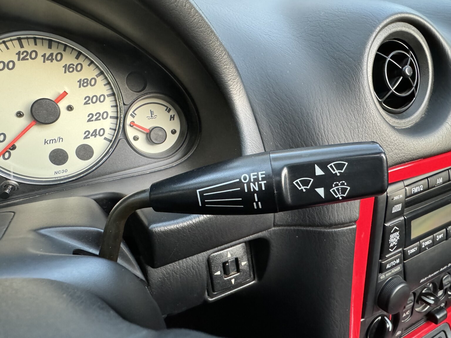 Innenraumfoto von 2004 Mazda MX-5