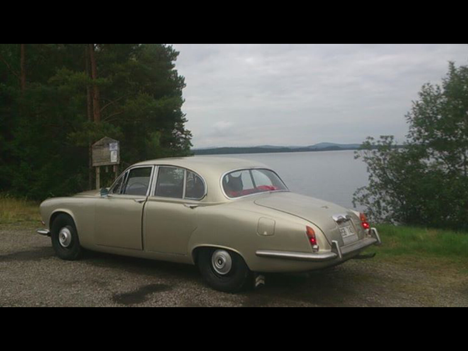 Exterior image of 1968 Jaguar 420 4.2 XK Manuell 