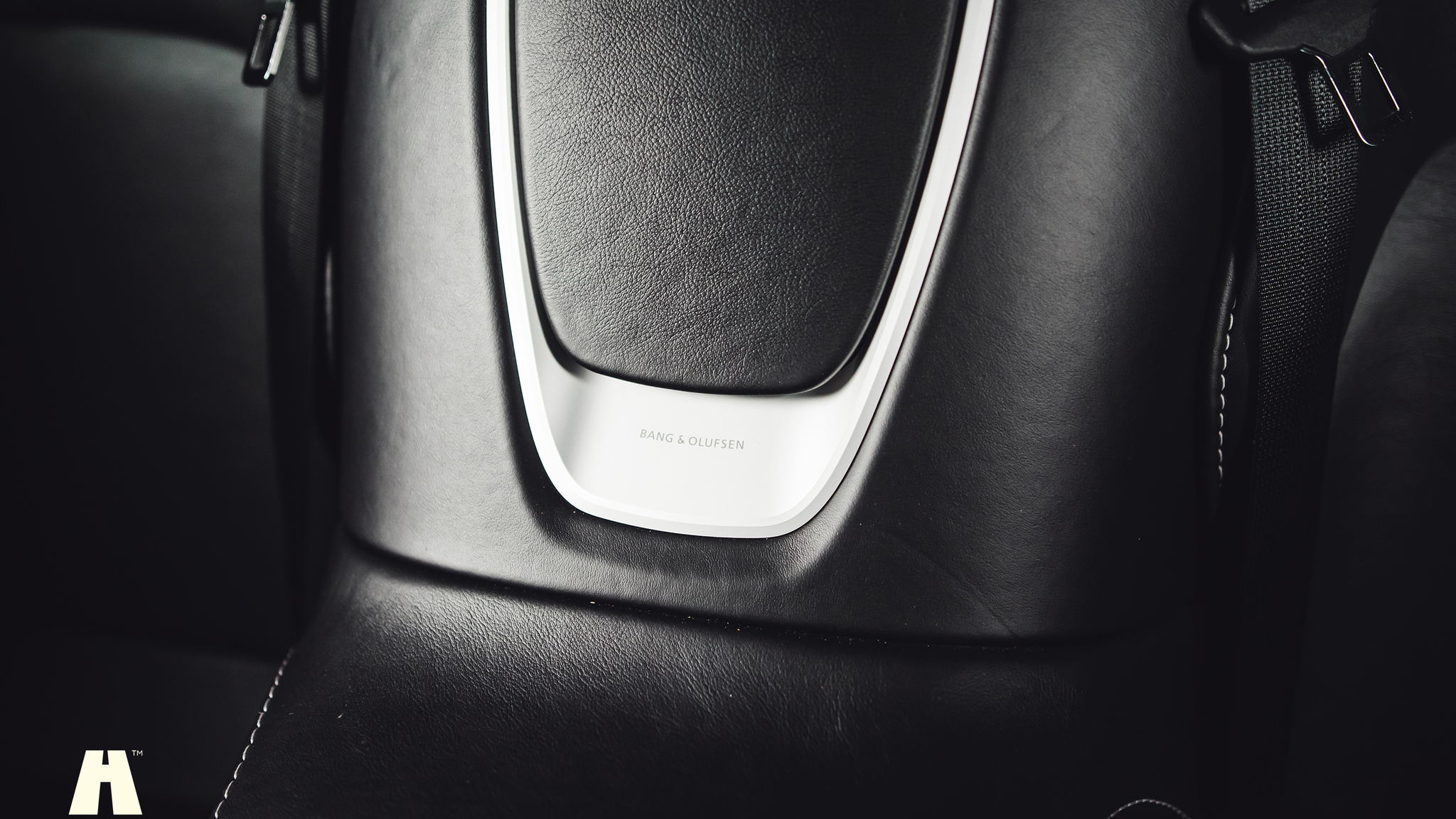 Innenraumfoto von 2019 Aston Martin DB11 AMR (56)