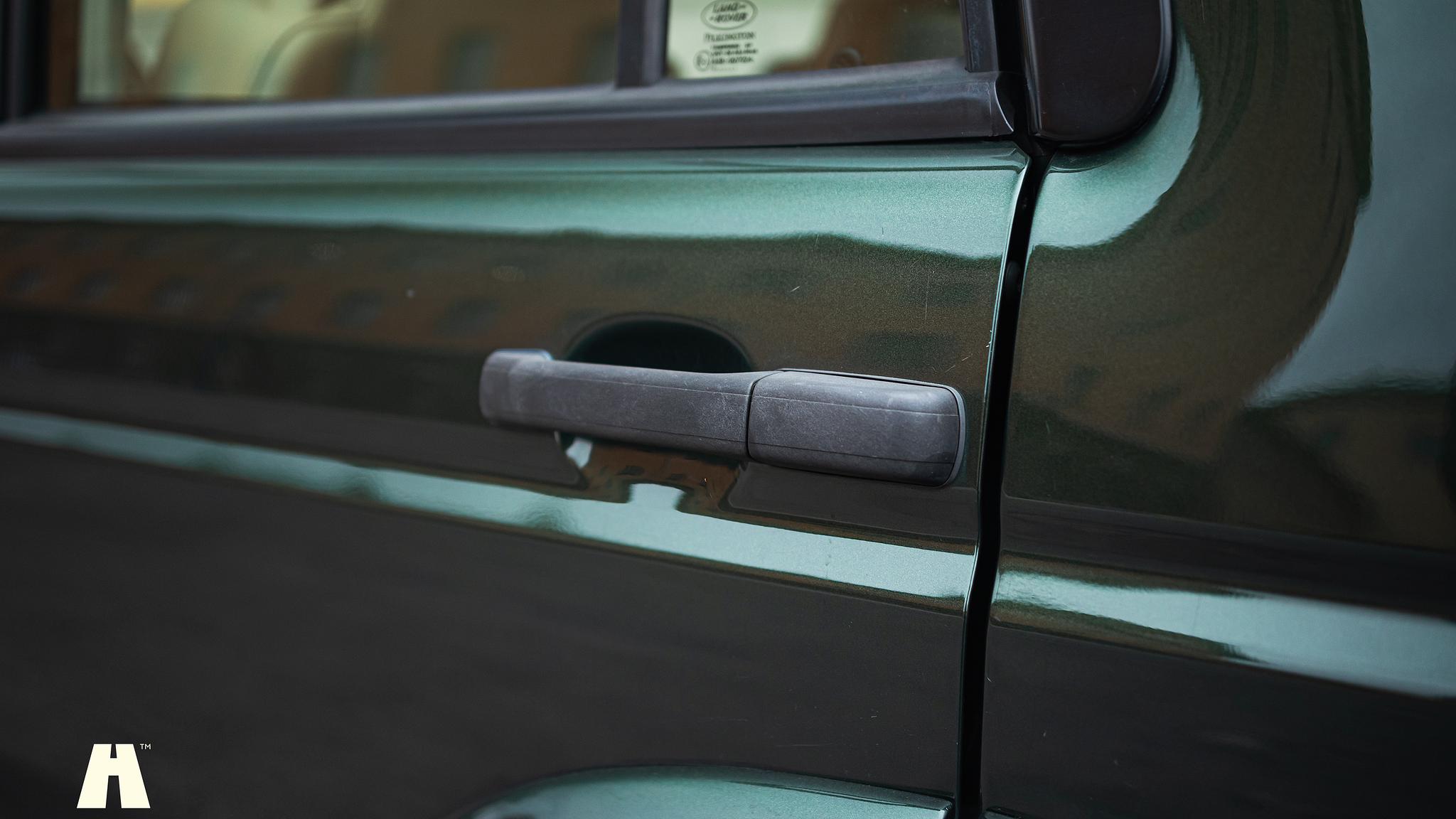Exterior image of 2003 Land Rover Discovery II, 2003