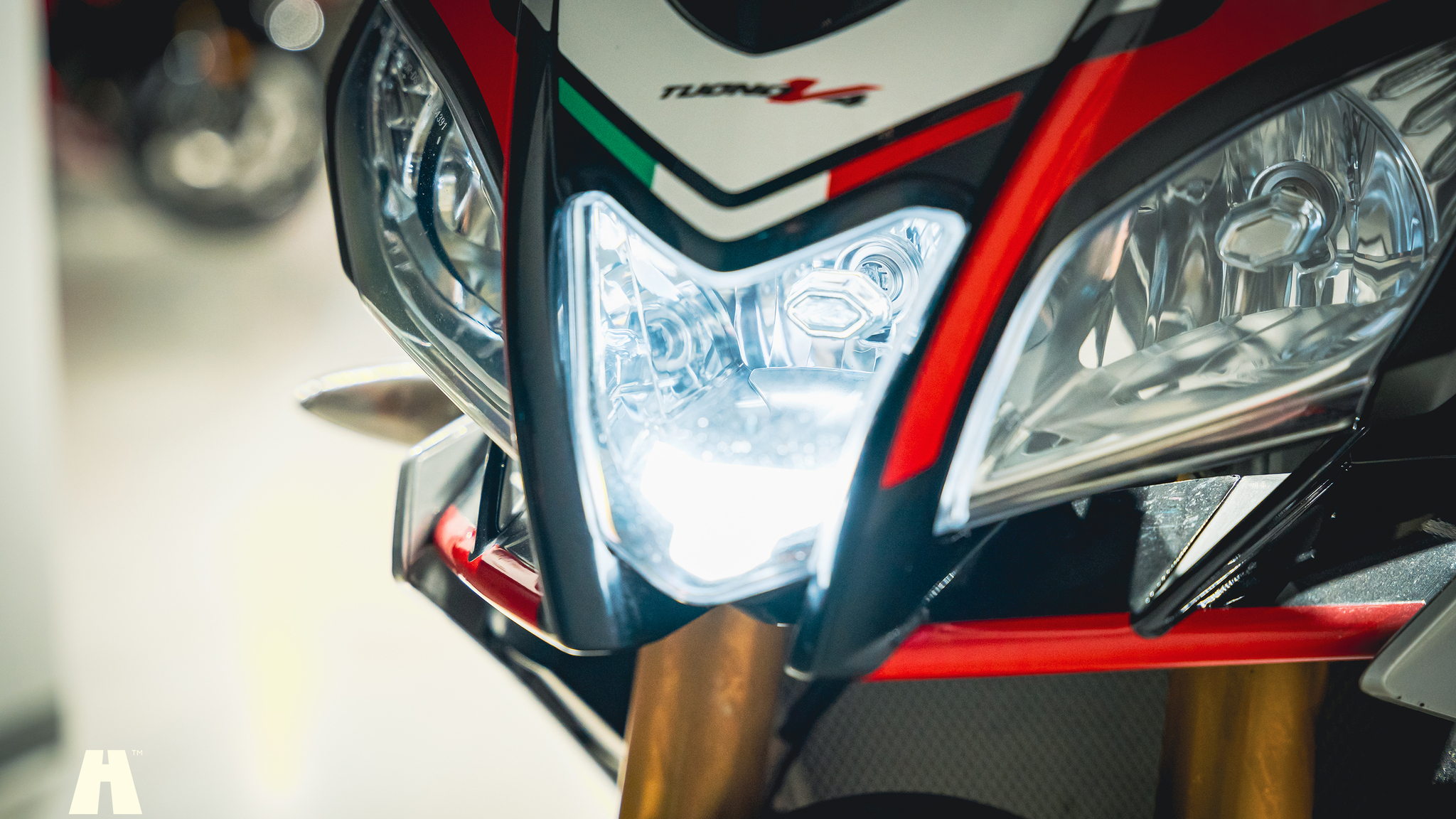 Exterior image of 2016 Aprilia Tuono V4 Factory