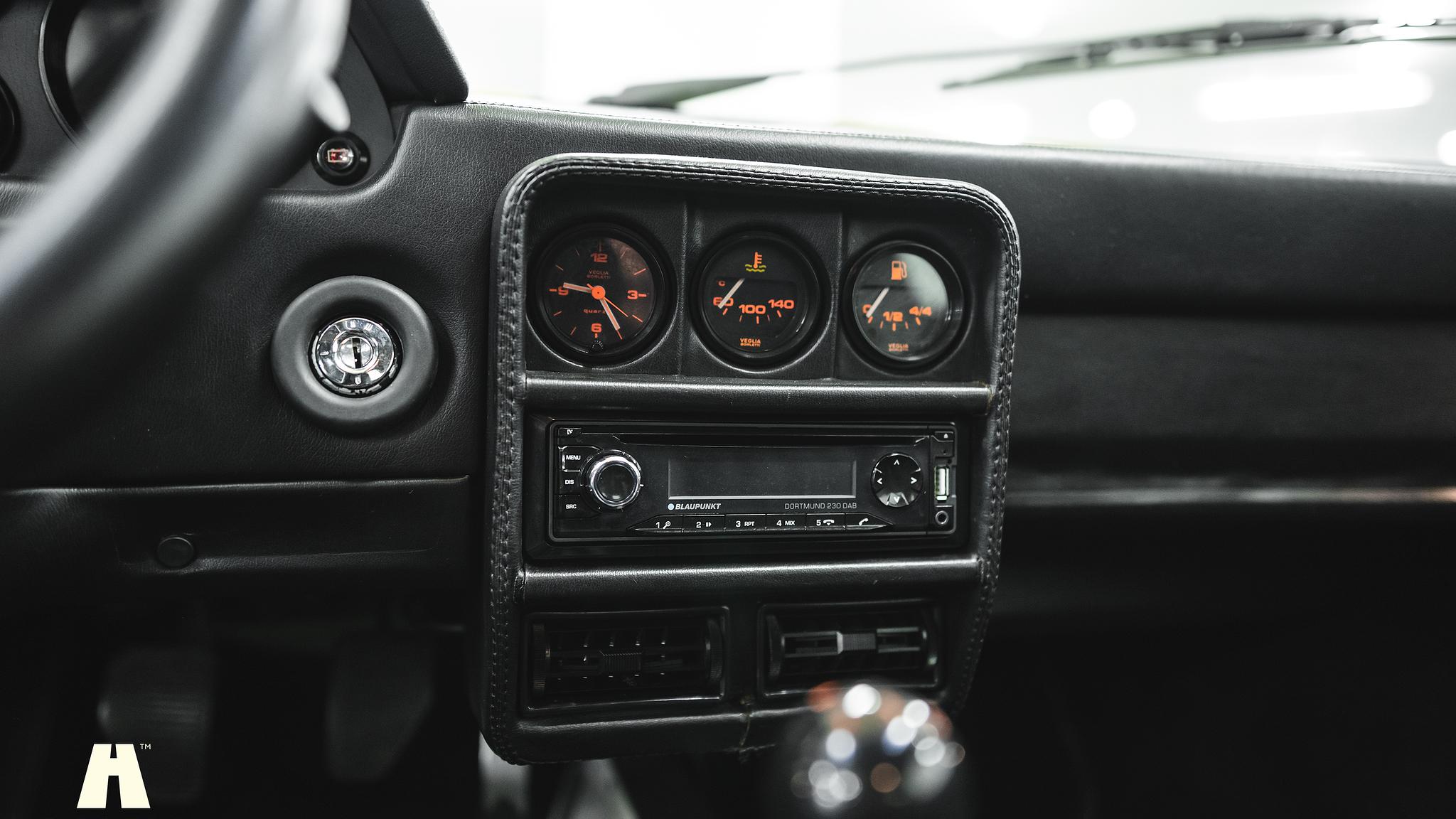 Interiörbild 1986 Ferrari 328 GTB