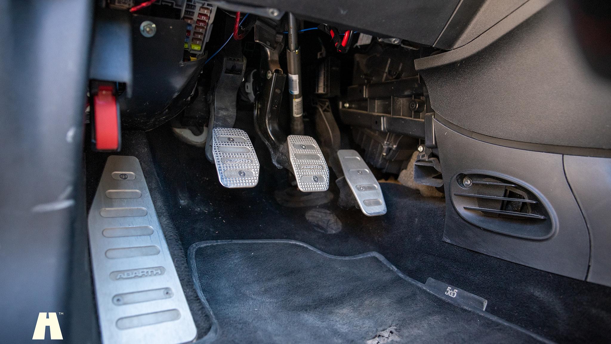 Interior image of 2016 Abarth 595 Competizione (35)