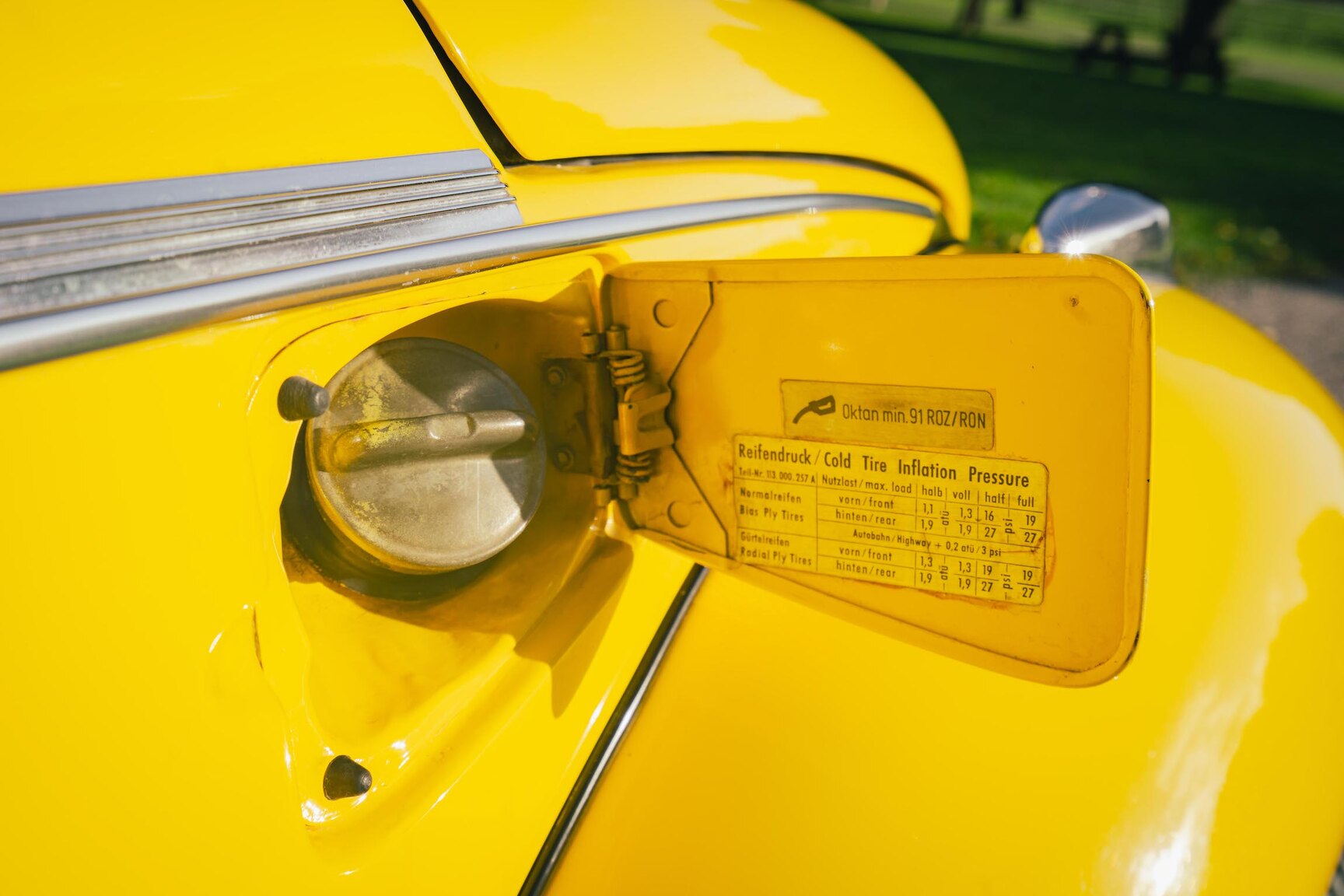 Aussenfoto 1973 Volkswagen Bubbla Karmann 1303 LS (16)