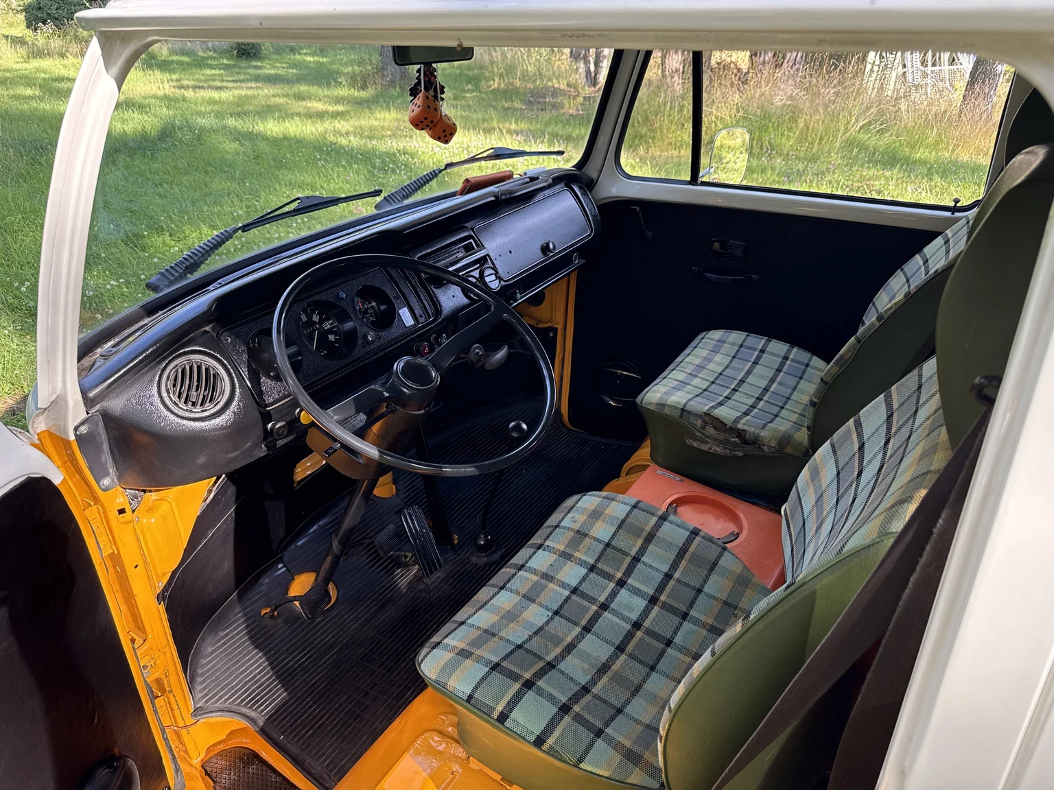 Interiörbild 1975 Volkswagen Transporter Campervan (1)
