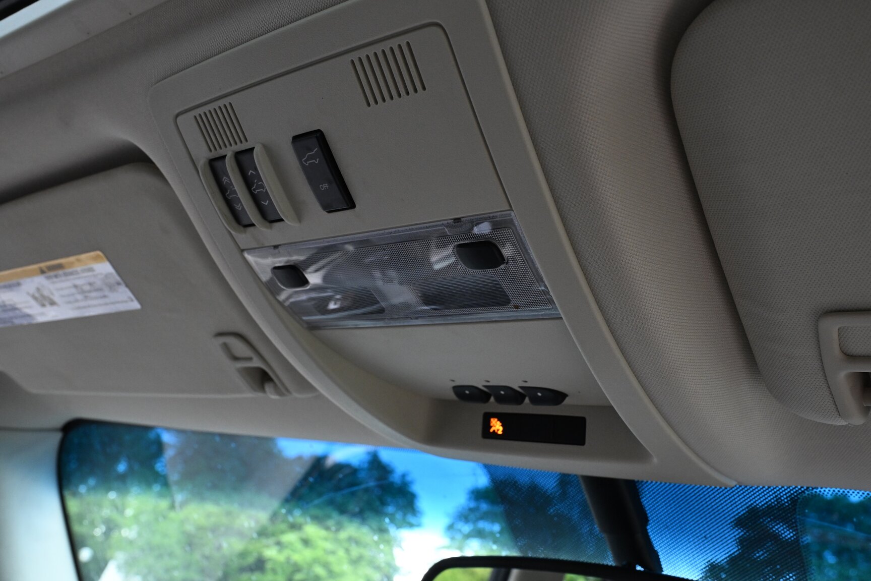 Interior image of 2010 Cadillac Escalade ESV 6.2 Flexfuel