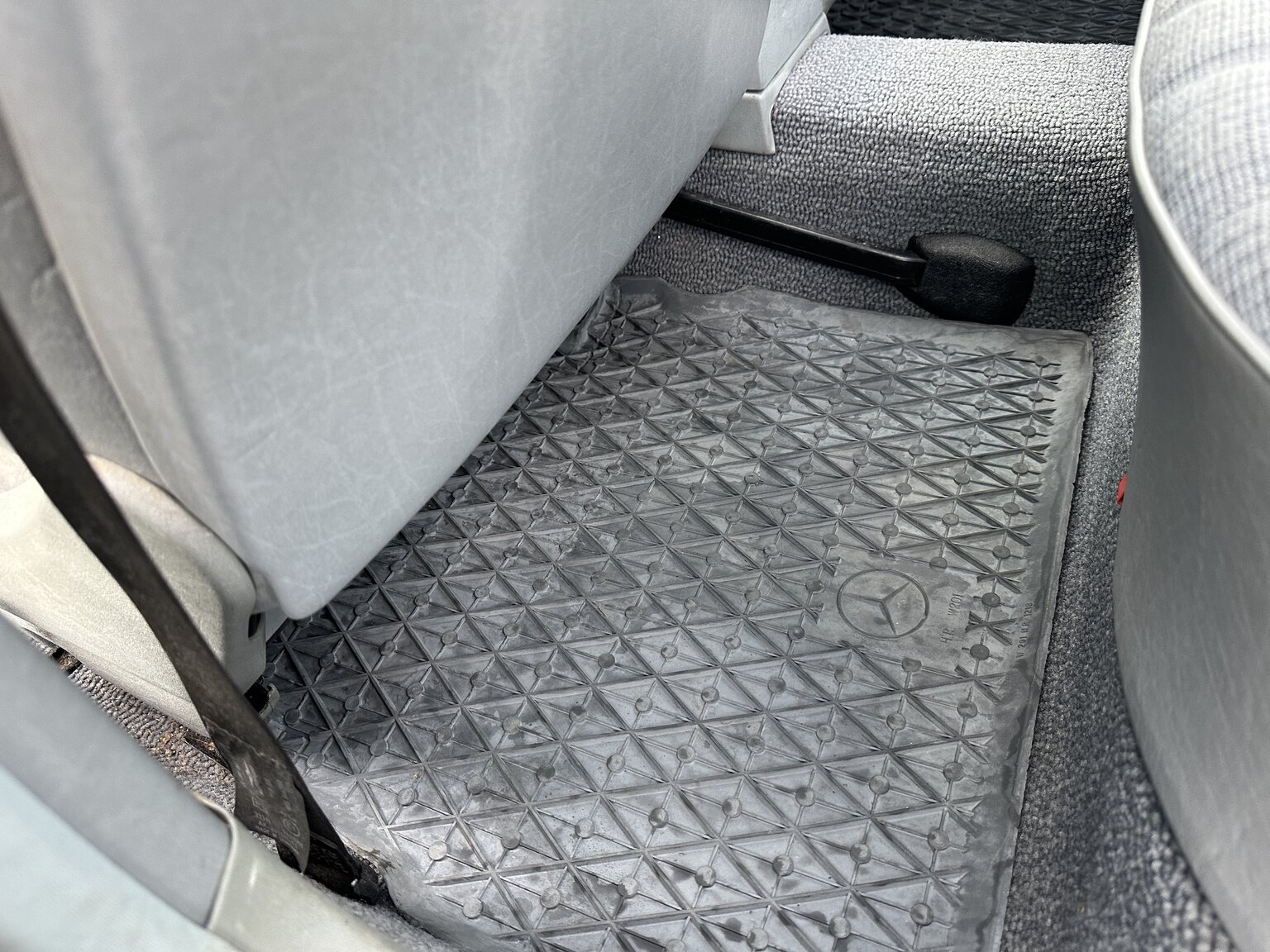 Interior image of 1988 Mercedes-Benz 190 E
