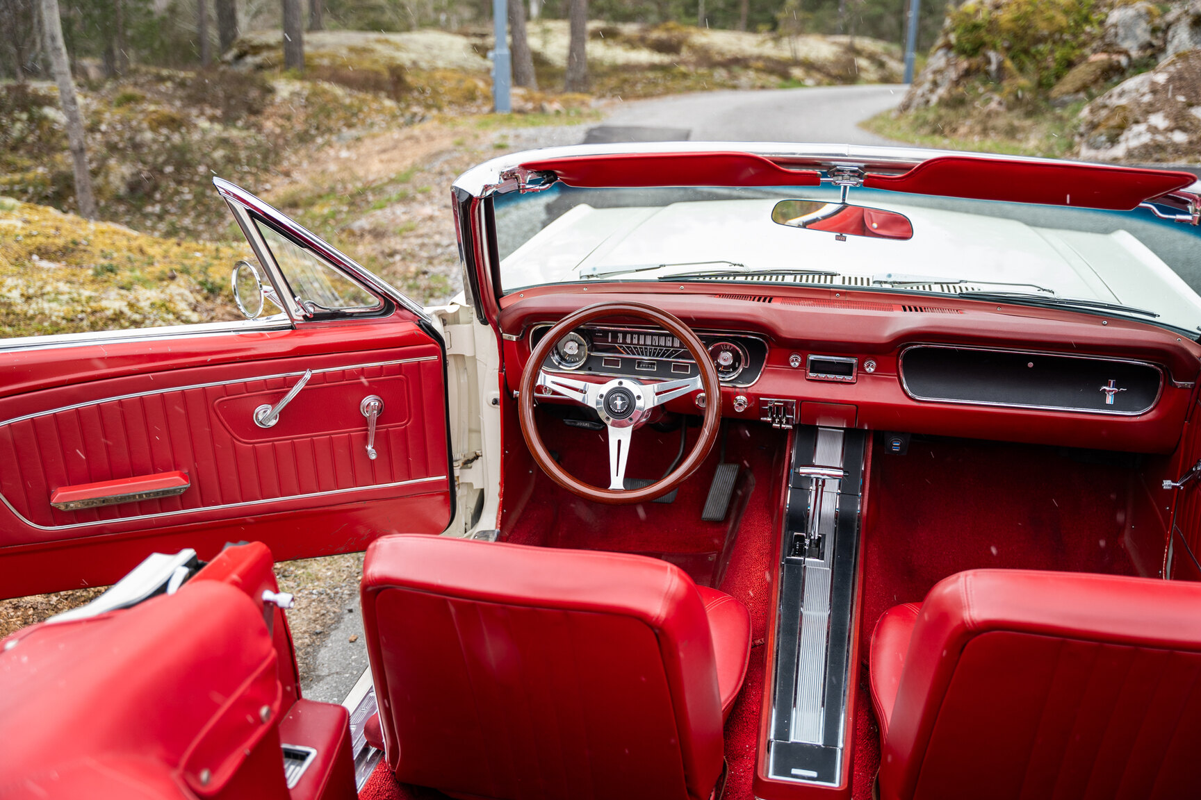 Interiörbild 1965 Ford Mustang Cabriolet (1)