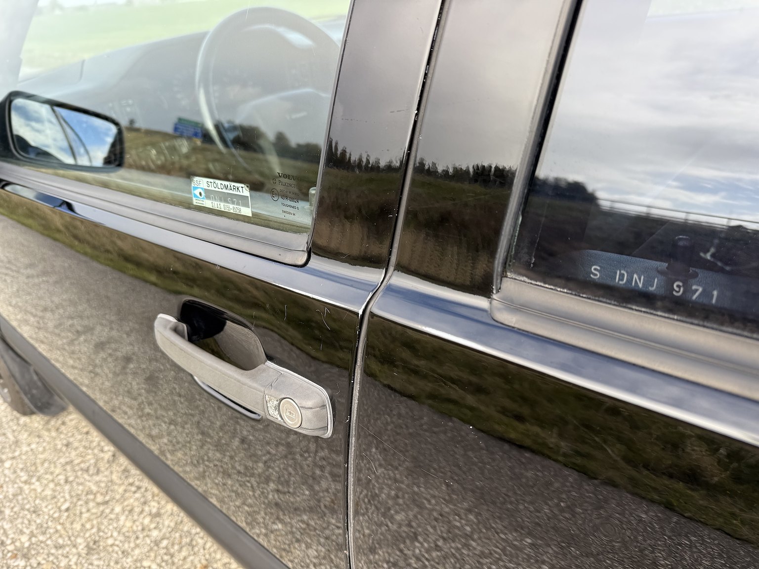 Exterior image of 1995 VOLVO 855 T5R T-5R