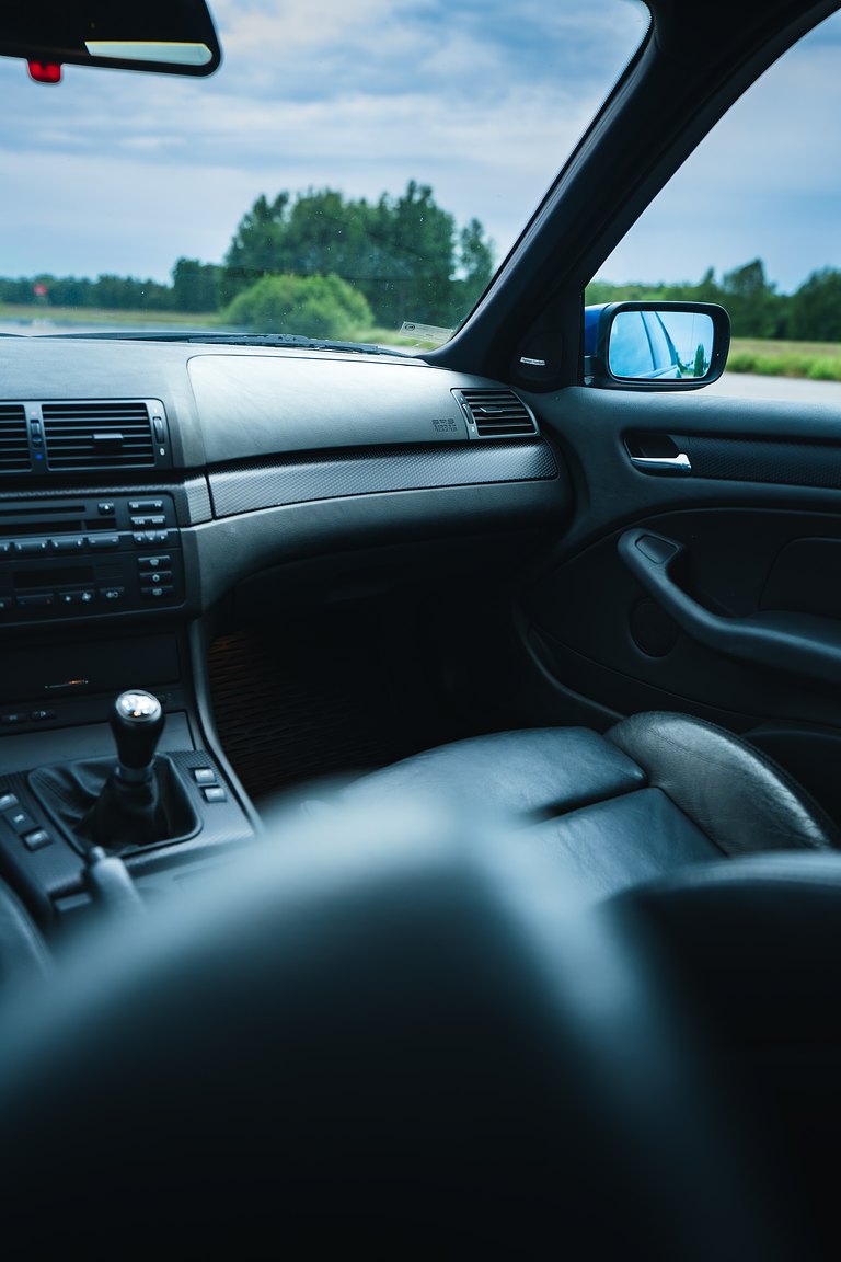 Interior image of 2003 BMW 330i