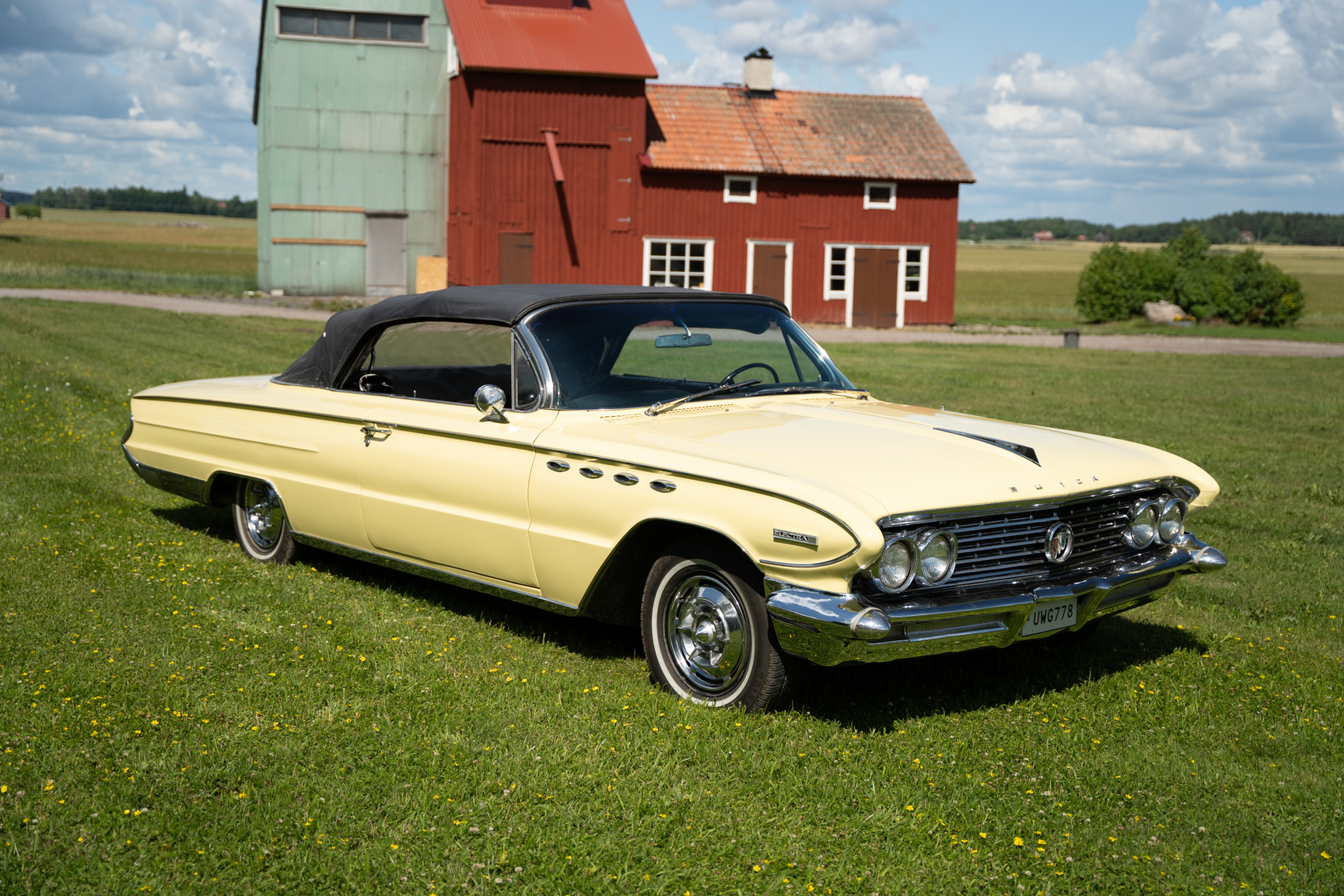 Exterior image of 1961 Buick Electra 225 cab (11)