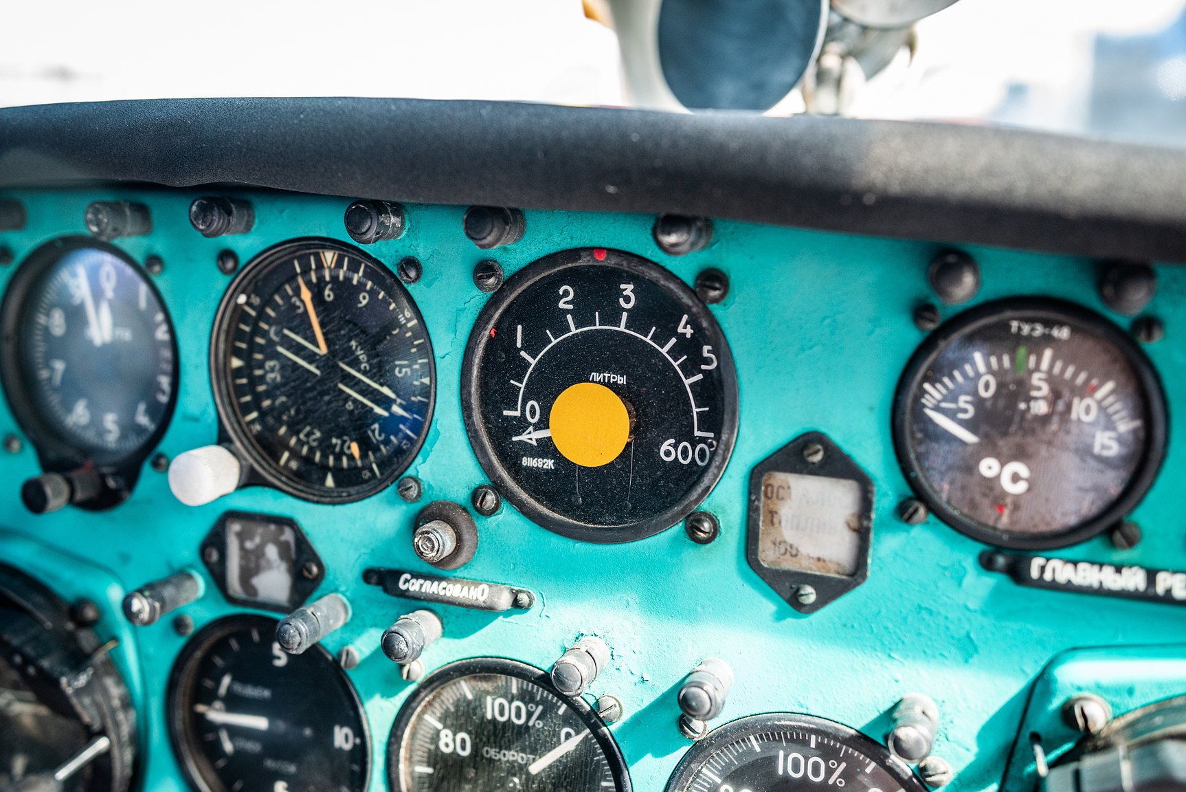 Innenraumfoto von 1974 MIL Mi-2