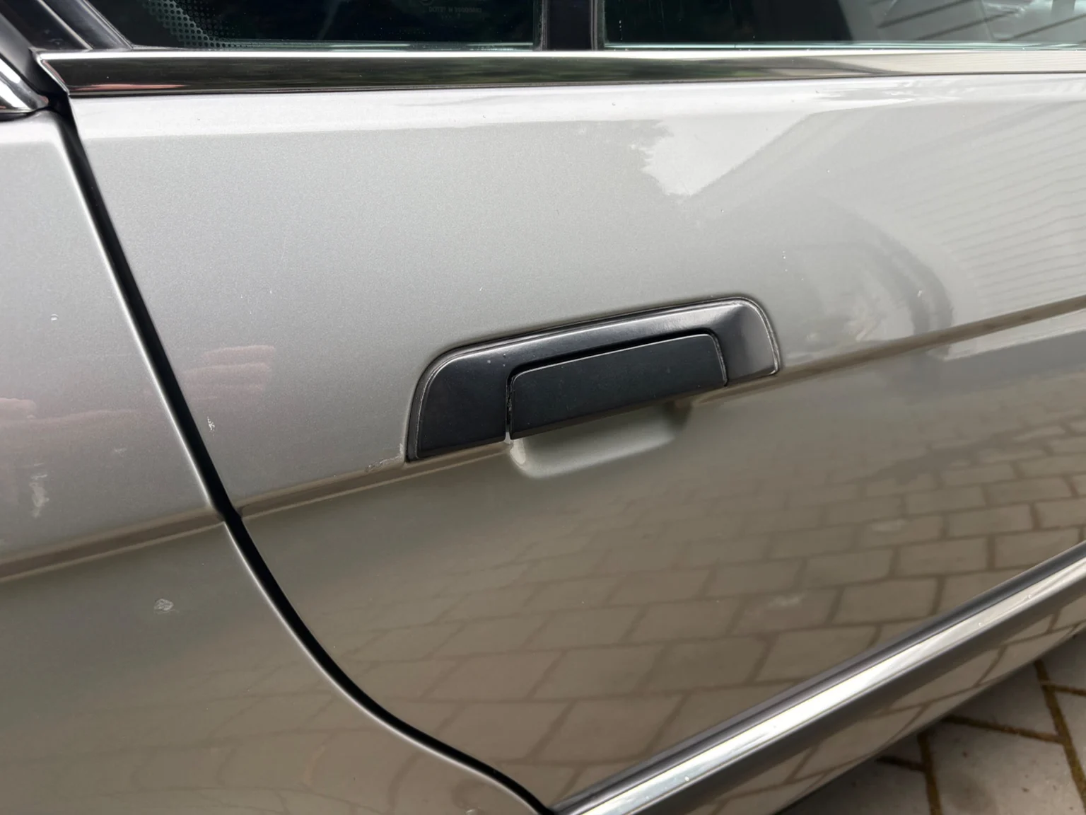 Exterior image of 1988 BMW 730iA (32)