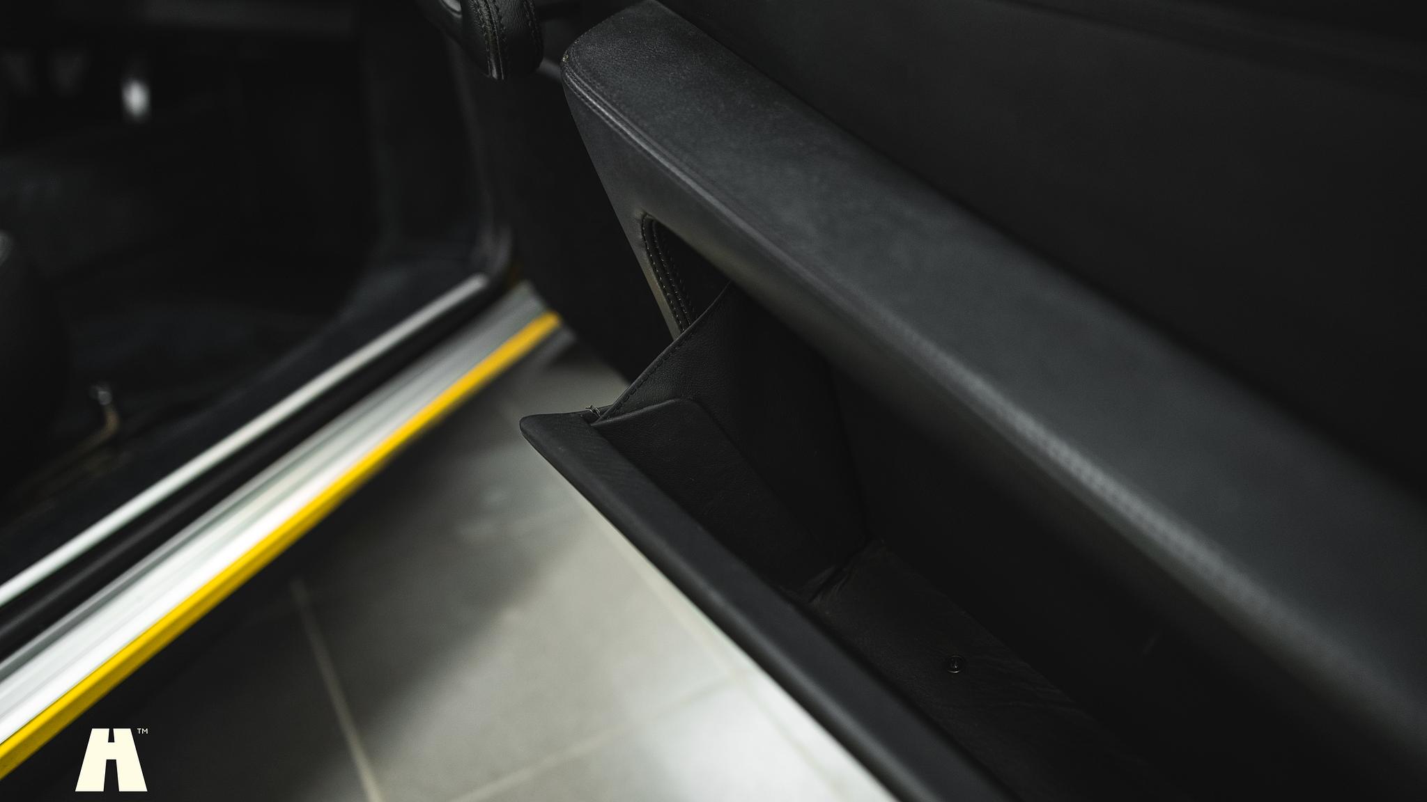 Interiörbild 1986 Ferrari 328 GTB