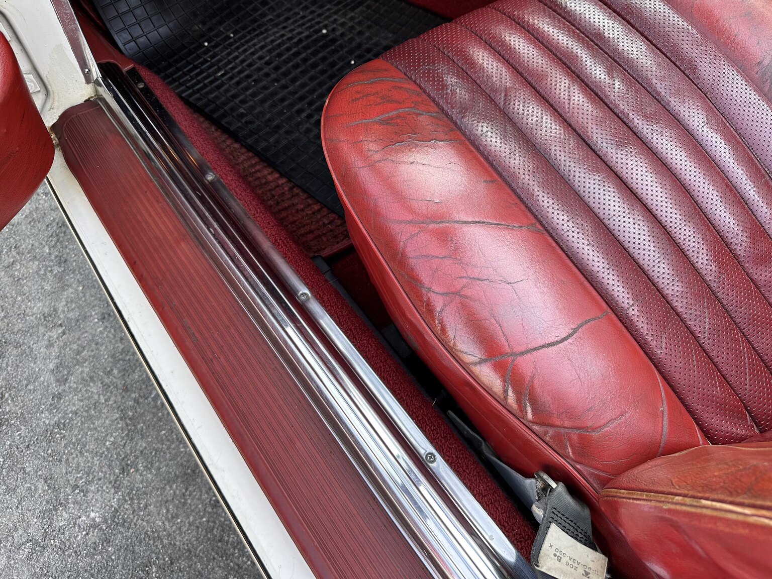 Interior image of 1972 Mercedes-Benz 350 SL