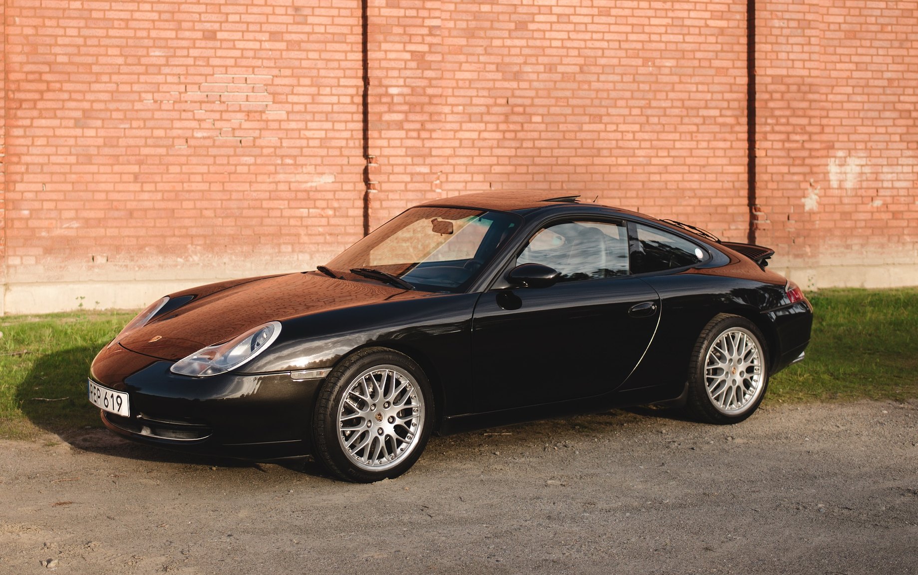 Exterior image of 1998 Porsche 996 Carrera 