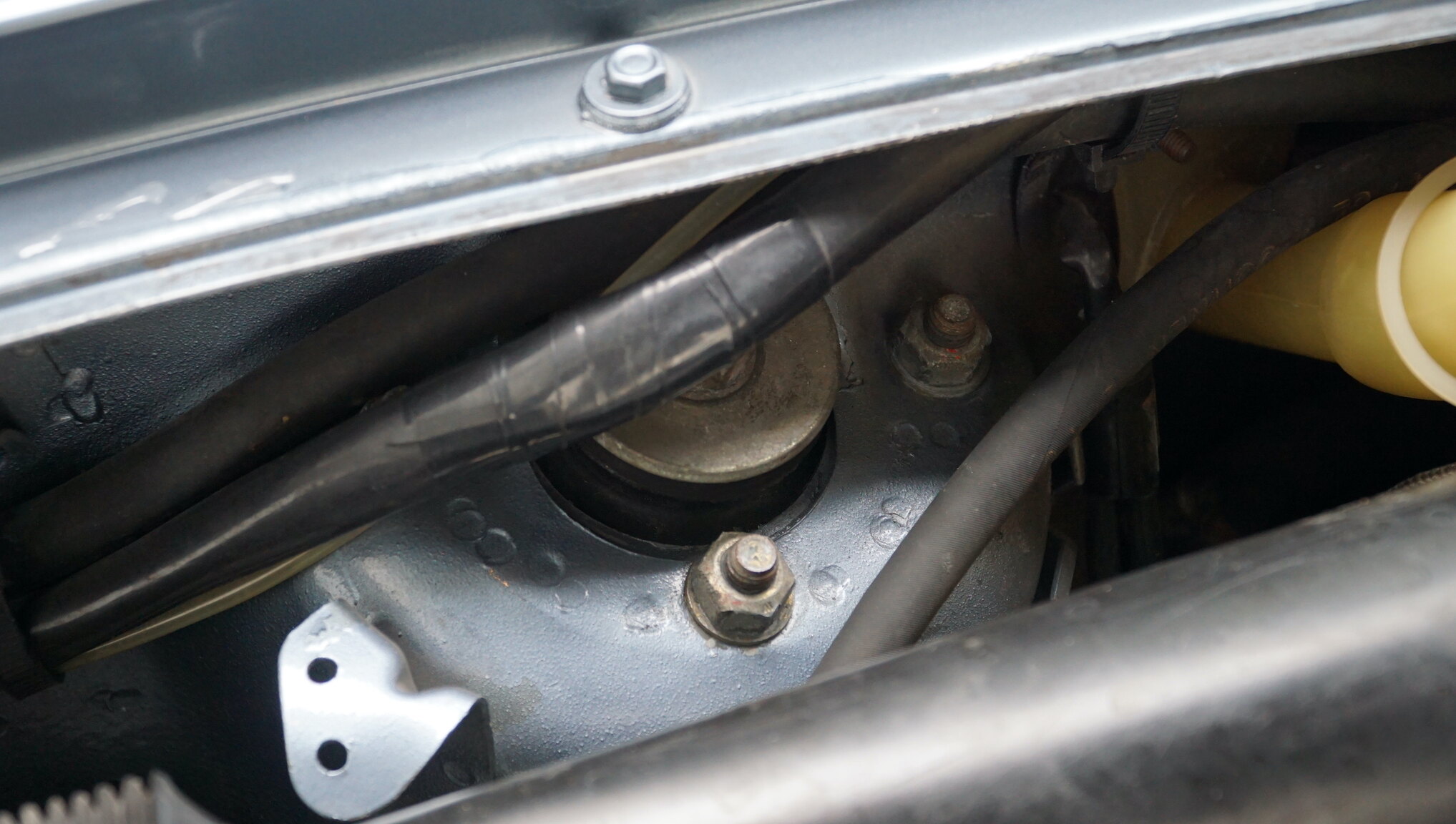 Image of 1983 Porsche 928S mechanics (16)