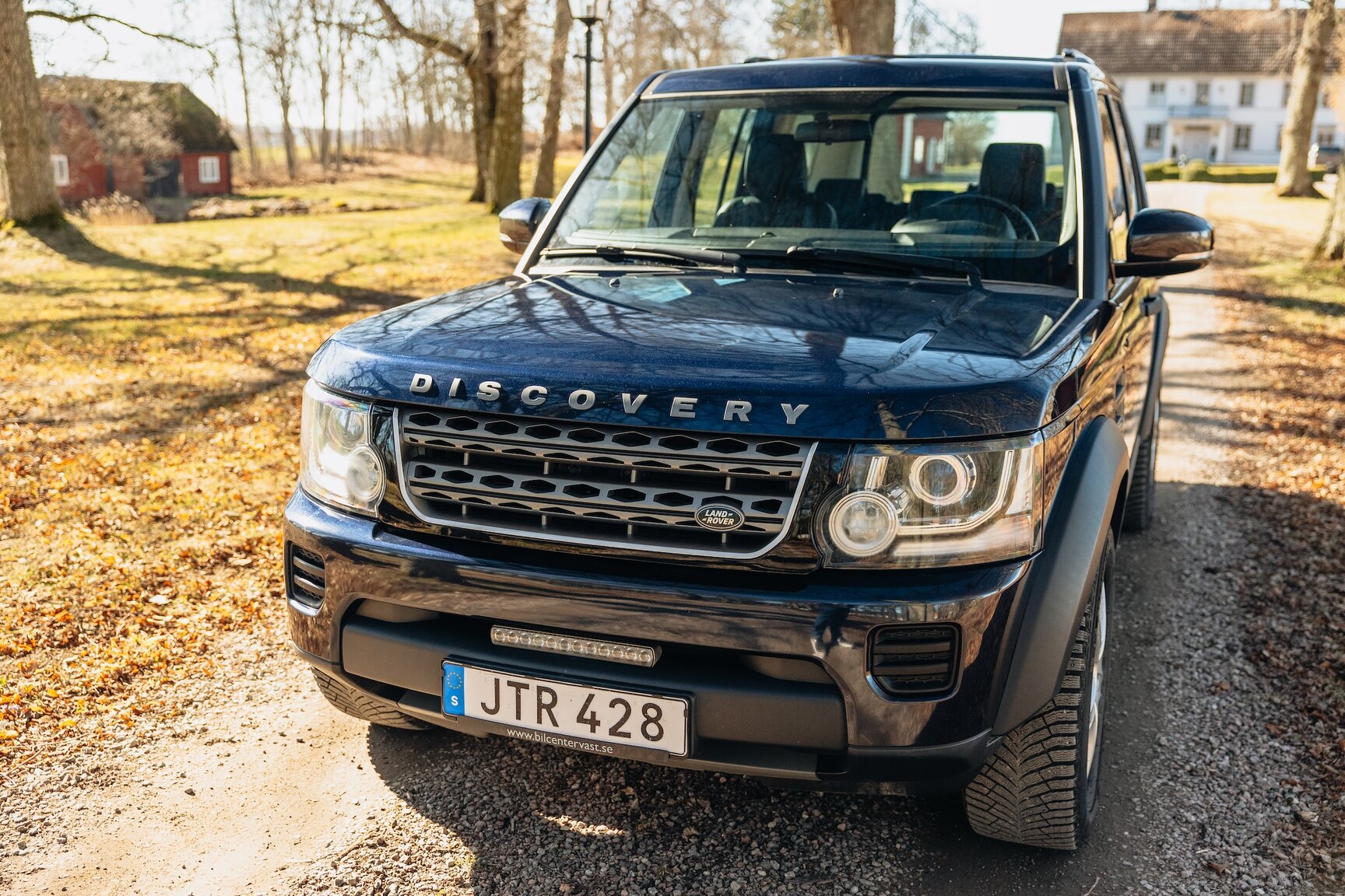 Exterior image of 2015 Land Rover Discovery 3.0 TDV6
