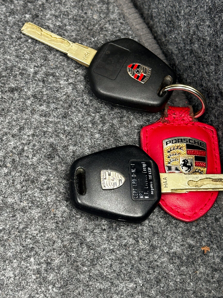 Documentation for 1999 Porsche 911 Carrera 4