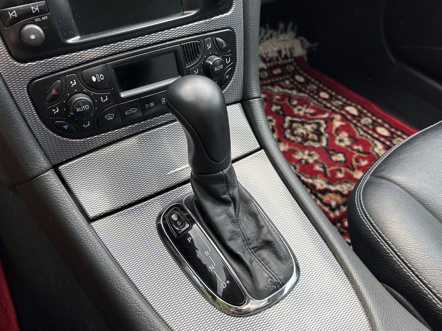 Innenraumfoto von 2003 Mercedes CLK 500