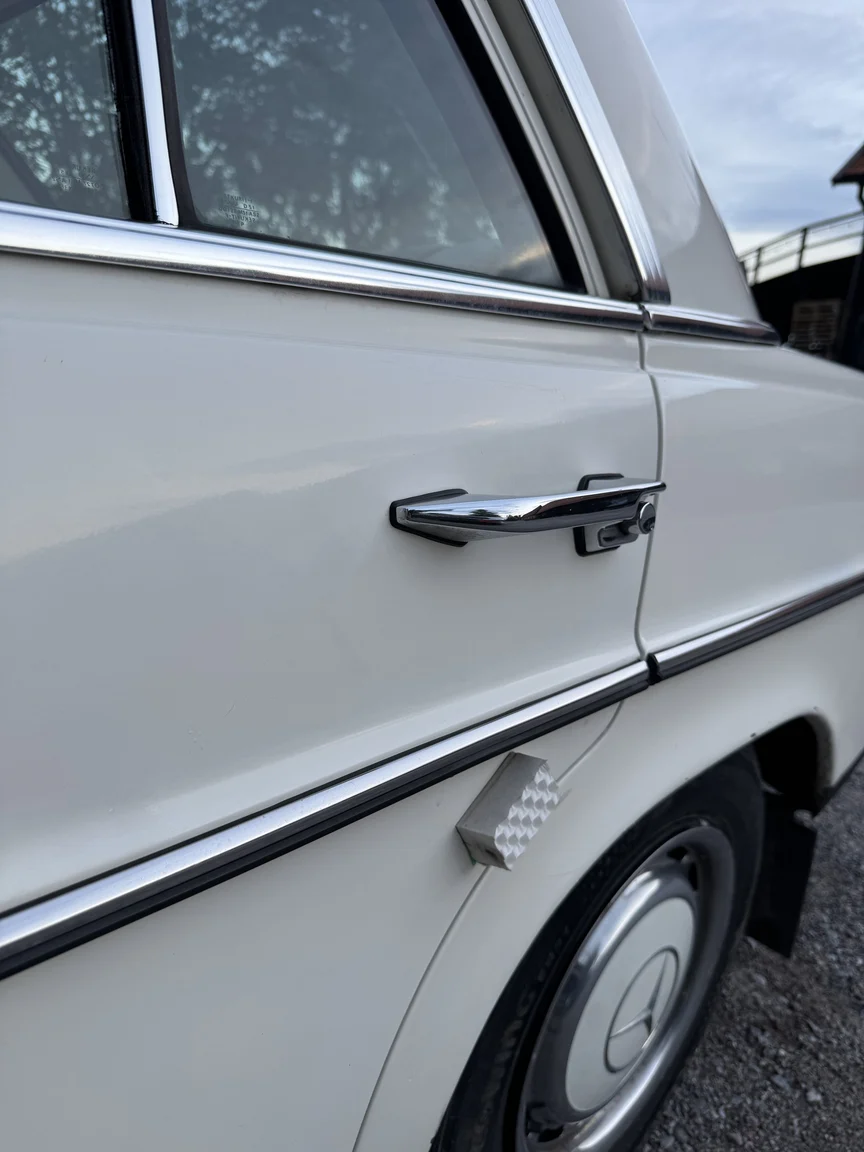 Exteriörbild på 1972 Mercedes-Benz 200 (55)