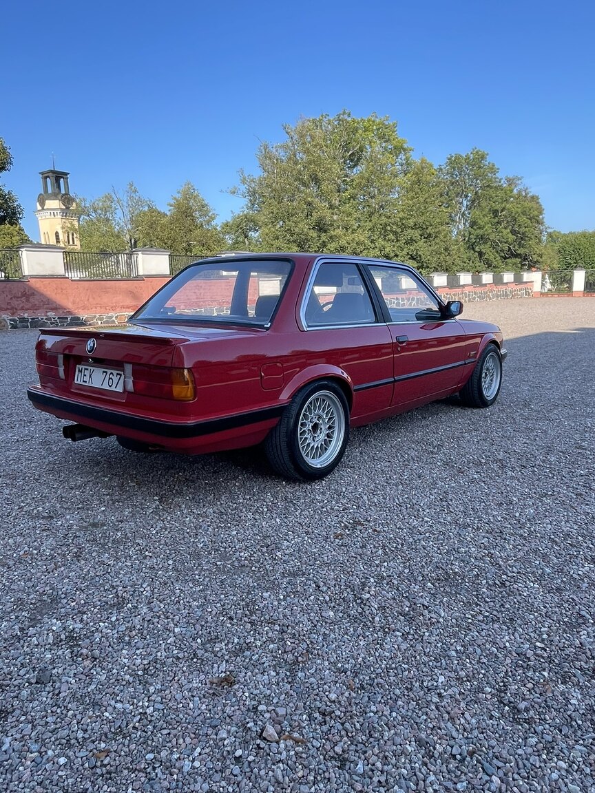 Exteriörbild på 1987 BMW 320i