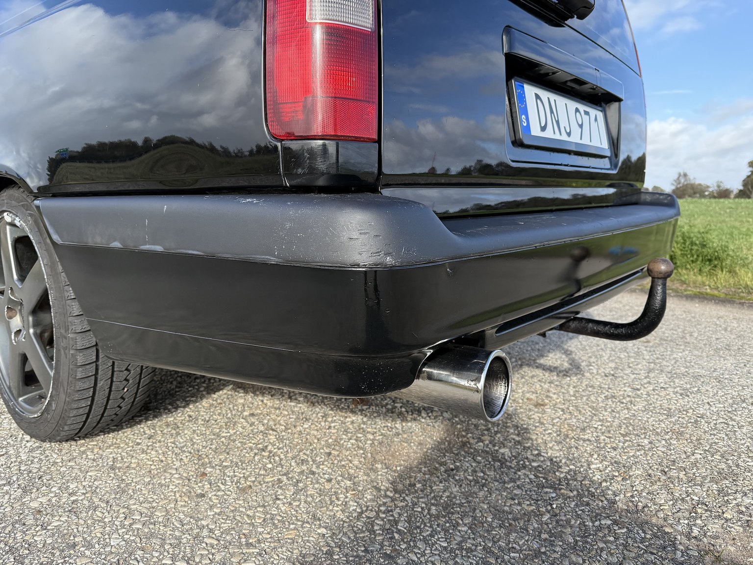 Exterior image of 1995 VOLVO 855 T5R T-5R