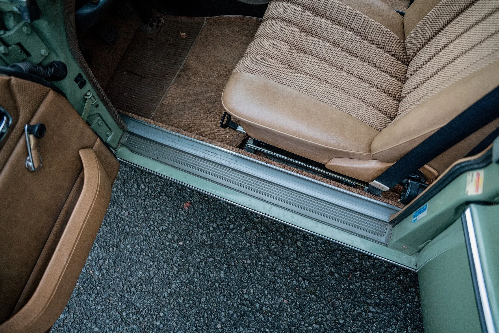Interior image of 1975 Mercedes-Benz 240 D 3.0 (34)
