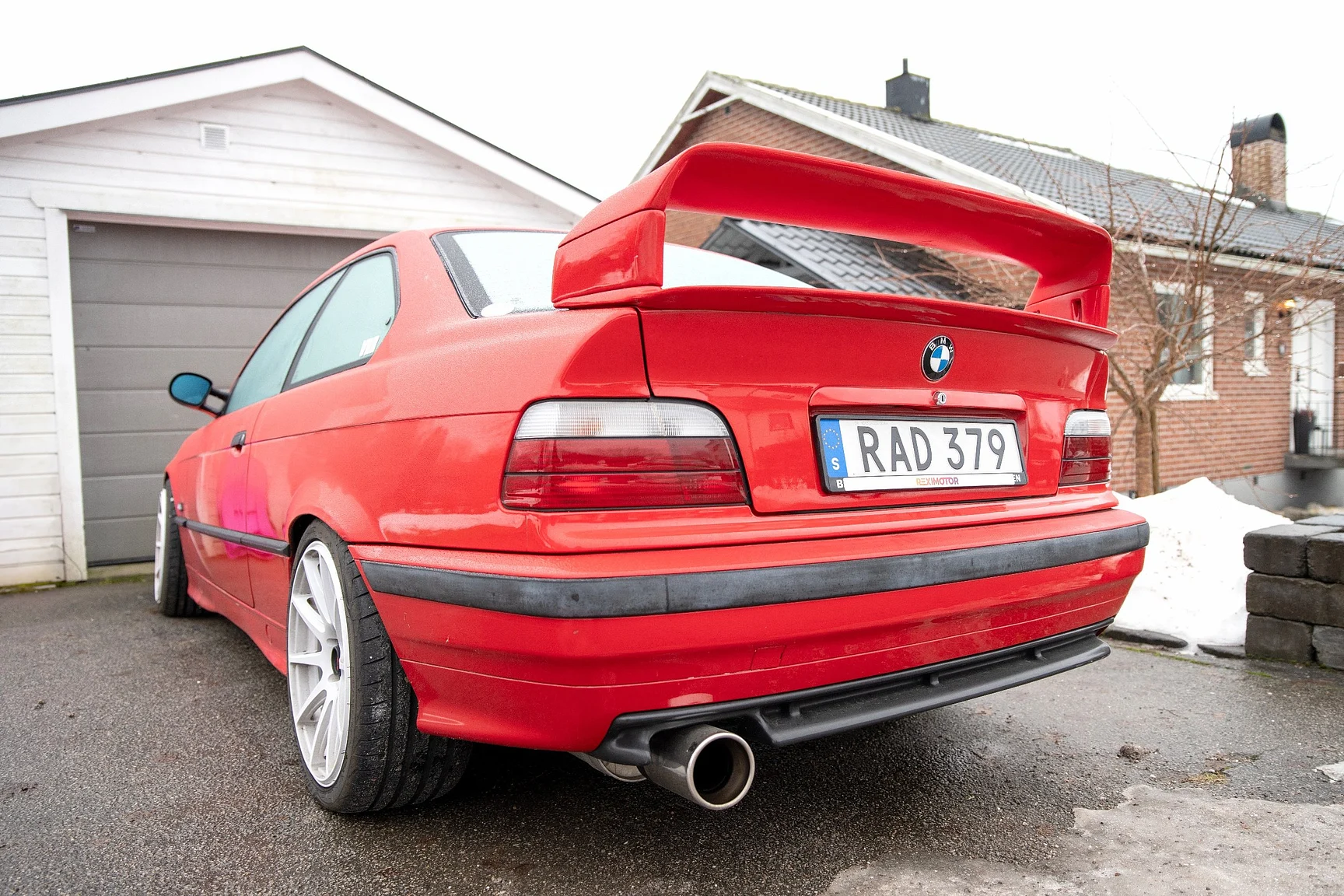 Exterior image of 1992 BMW 325i Turbo (14)