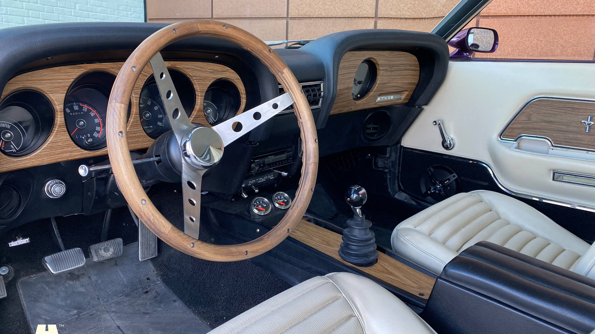 Interior image of 1969 Ford Mustang Mach 1 (3)