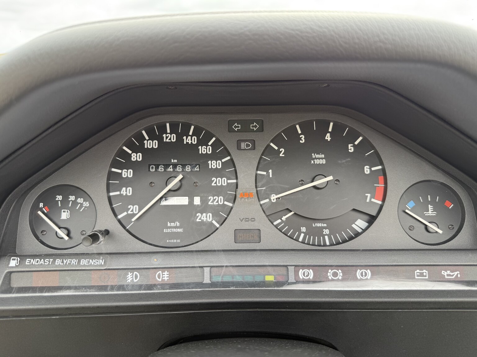 Interior image of 1987 BMW 325i Convertible