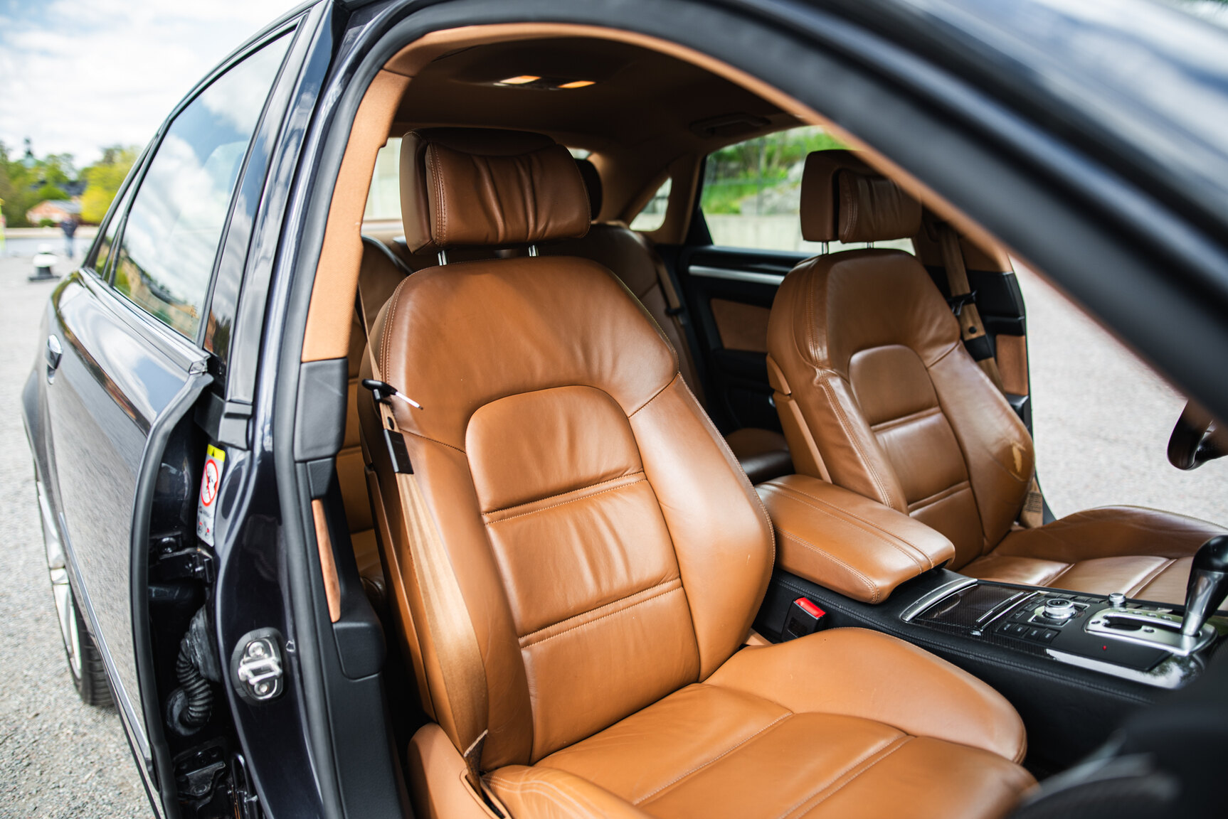 Interior image of 2009 Audi S8 5.2 V10 FSI Quattro