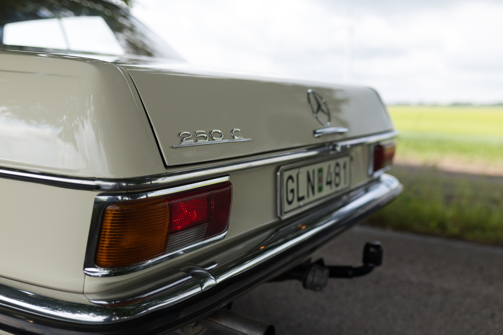 Aussenfoto 1971 Mercedes 250 C