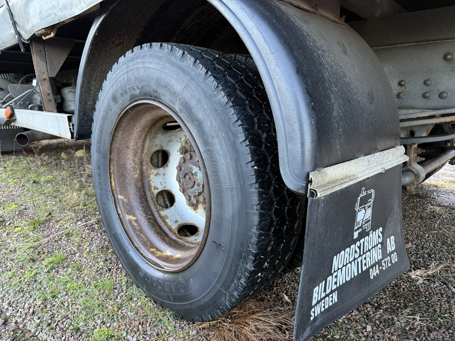 Exteriörbild på 2000 Volvo FL6 4x2 - NO RESERVE (30)