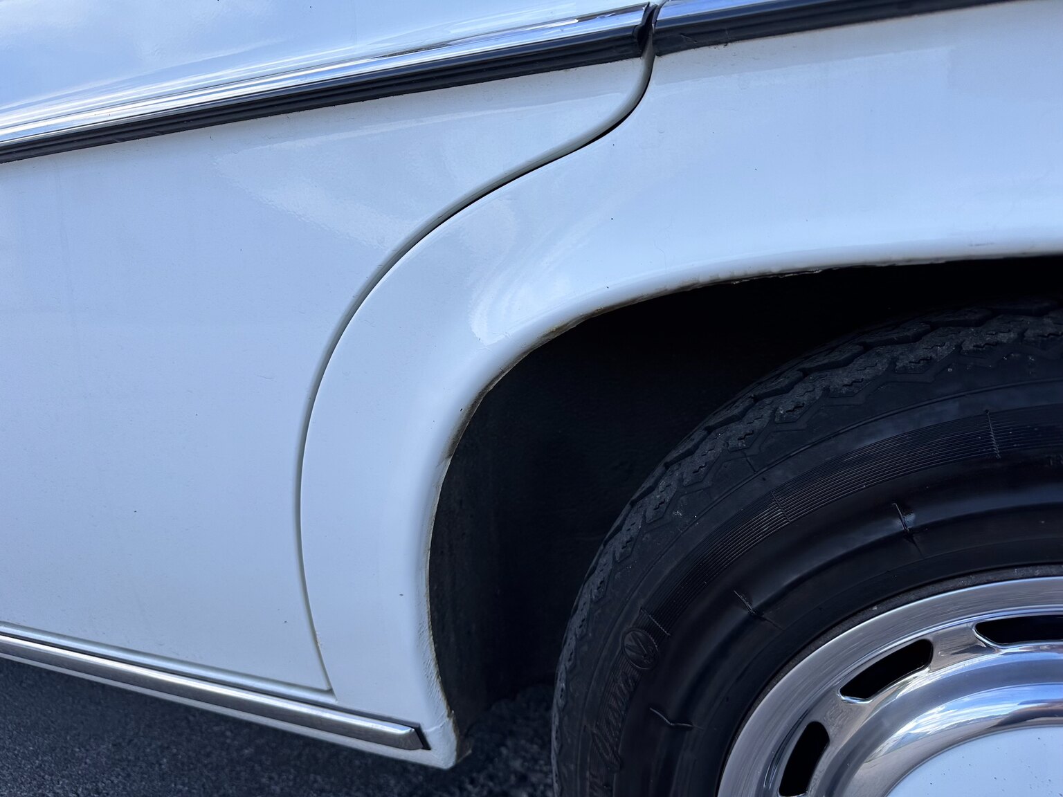 Exteriörbild på 1975 Mercedes Benz 200