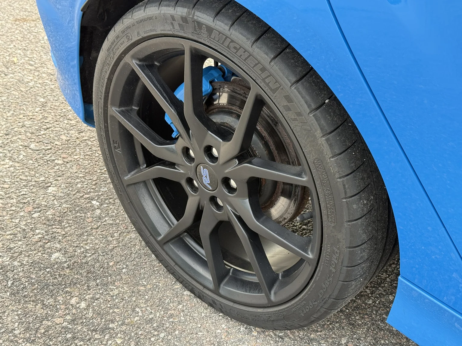 Exteriörbild på 2018 Ford Focus RS (39)