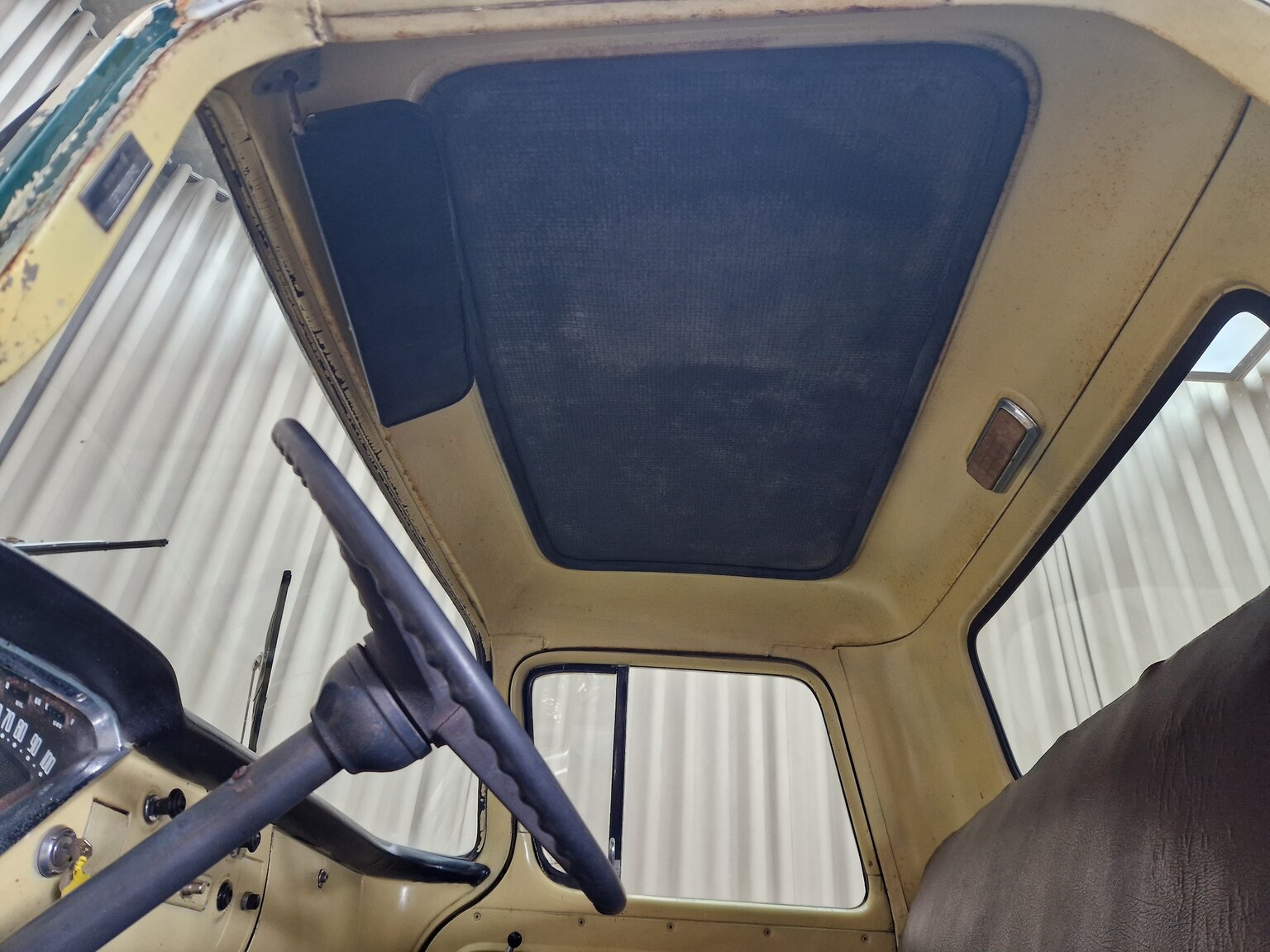 Interior image of Chevrolet Apache (SÅLD PÅ PLATS) 