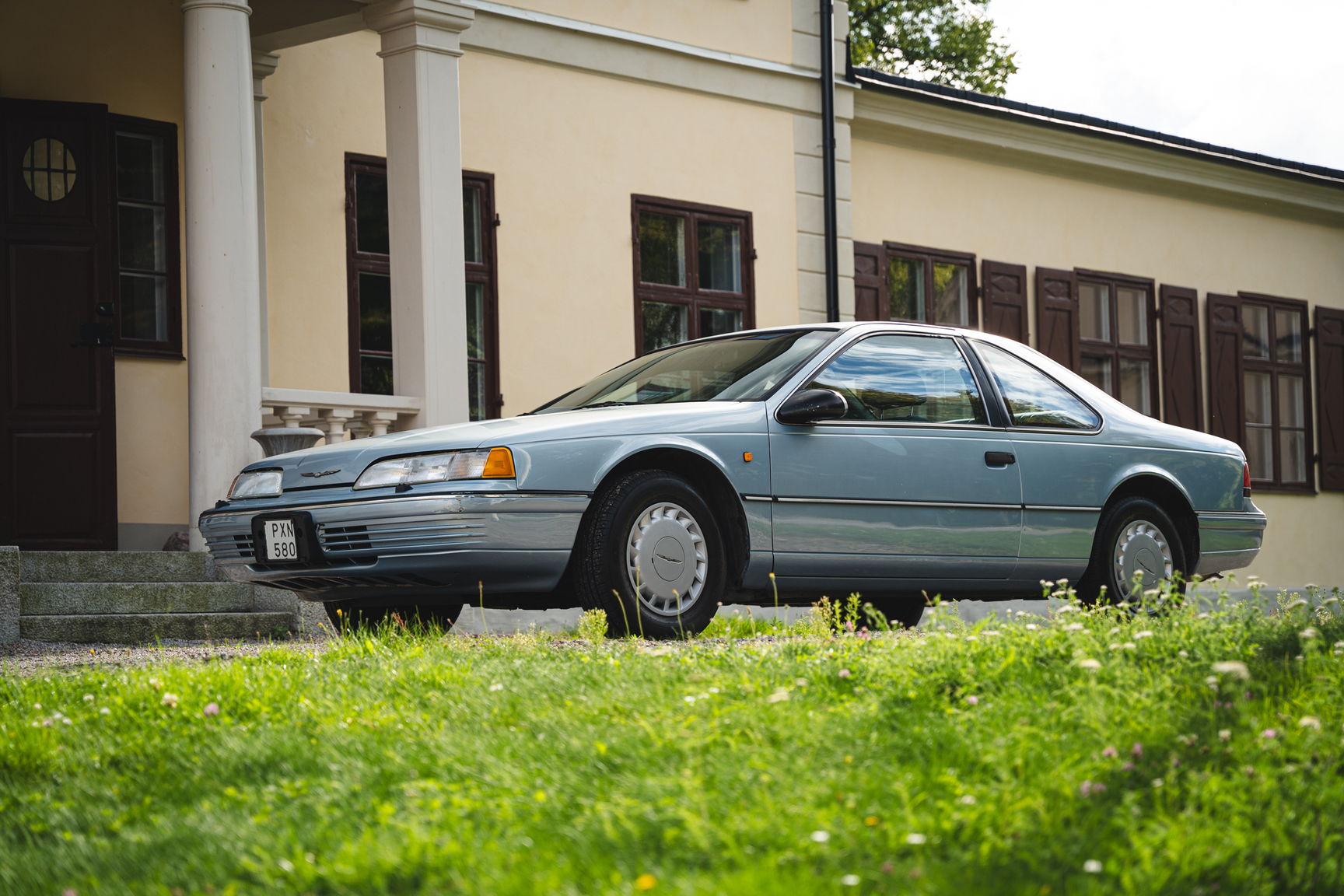 Exterior image of 1991 Ford Thunderbird (8)