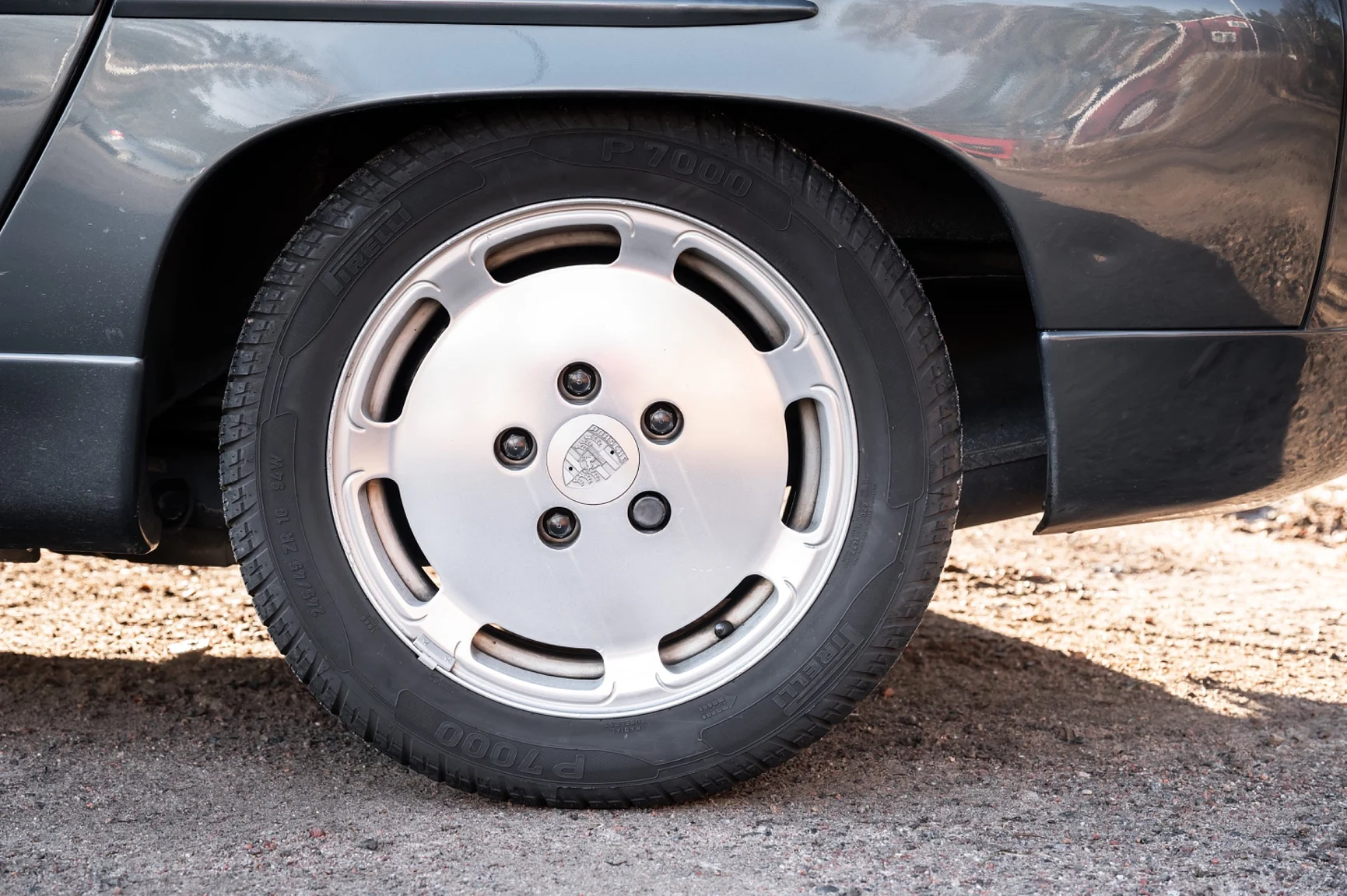 Exteriörbild på 1988 Porsche 928 S4 (25)
