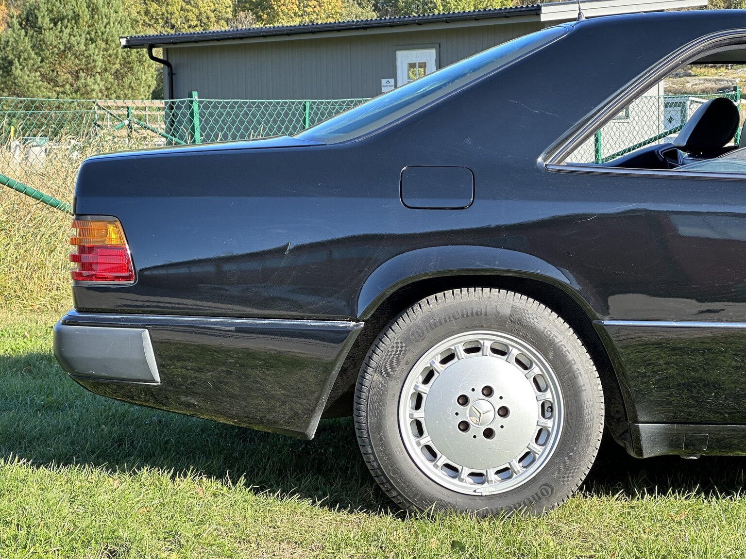 Exteriörbild på 1990 Mercedes-Benz 300 CE 24V