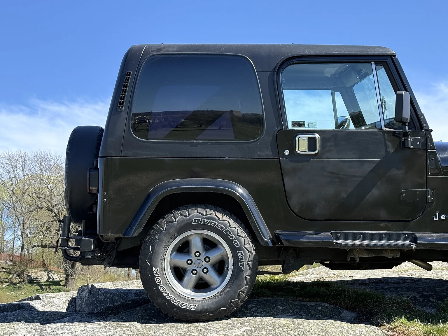 Exterior image of 1990 Jeep Wrangler Islander (14)