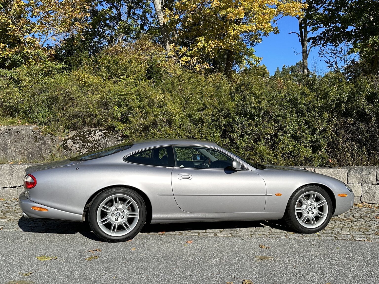 Exteriörbild på 2000 Jaguar XK 8