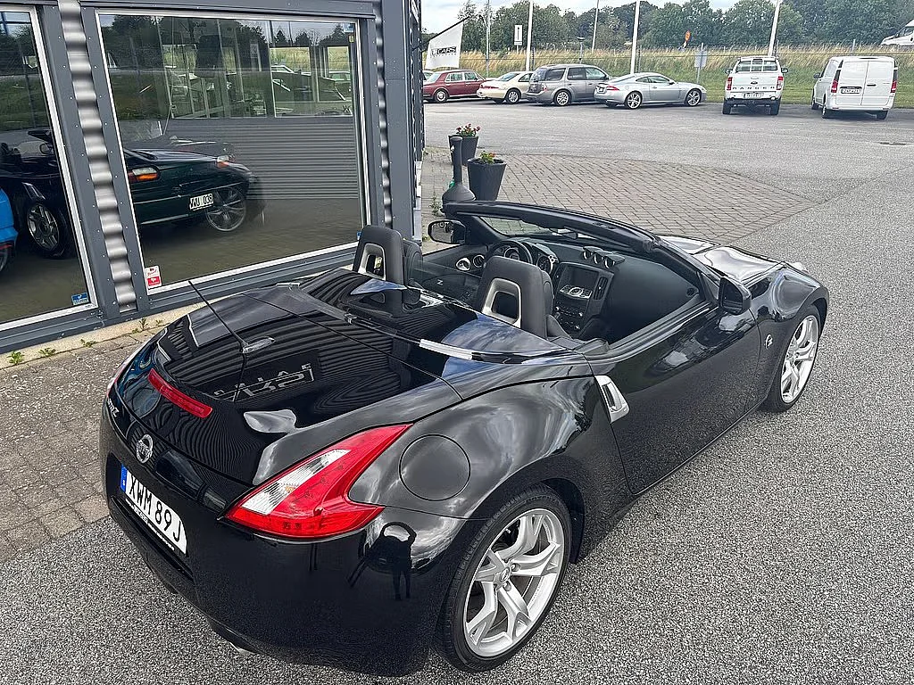 Exterior image of 2012 Nissan 370Z Roadster 3.7 V6 Automatic (3)