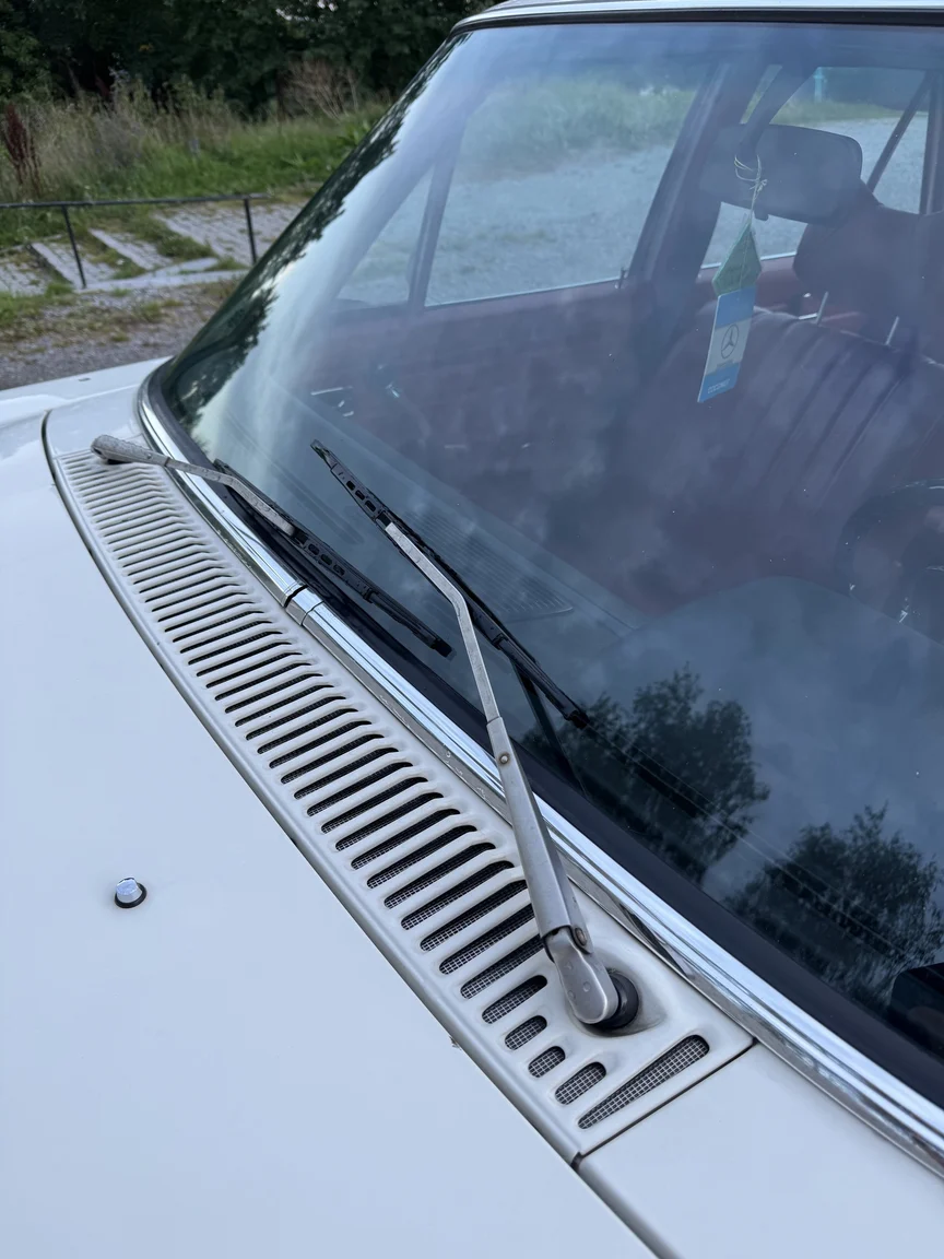 Aussenfoto 1972 Mercedes-Benz 200 (50)