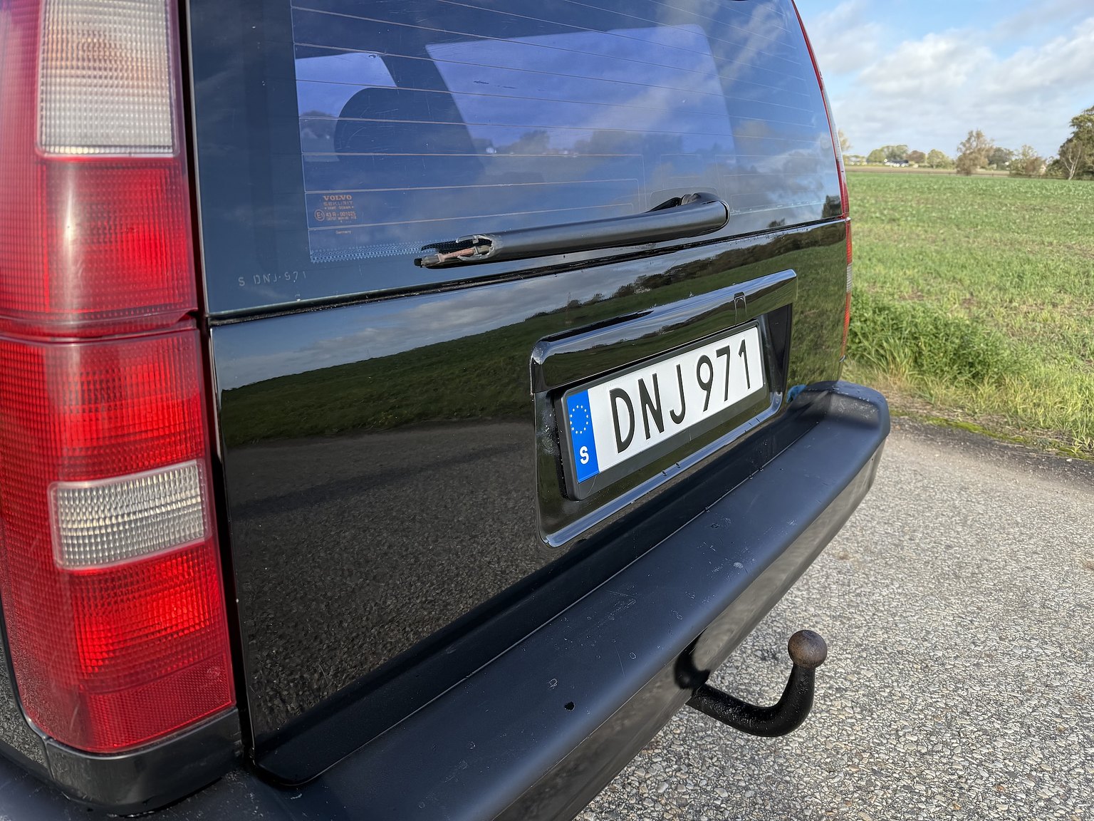 Exterior image of 1995 VOLVO 855 T5R T-5R